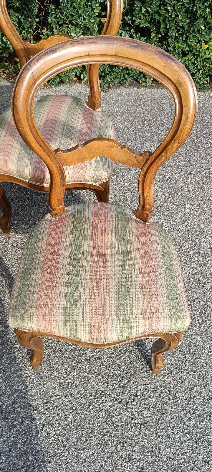 4 chaises anciennes en noyer milieu XIXe siècle
