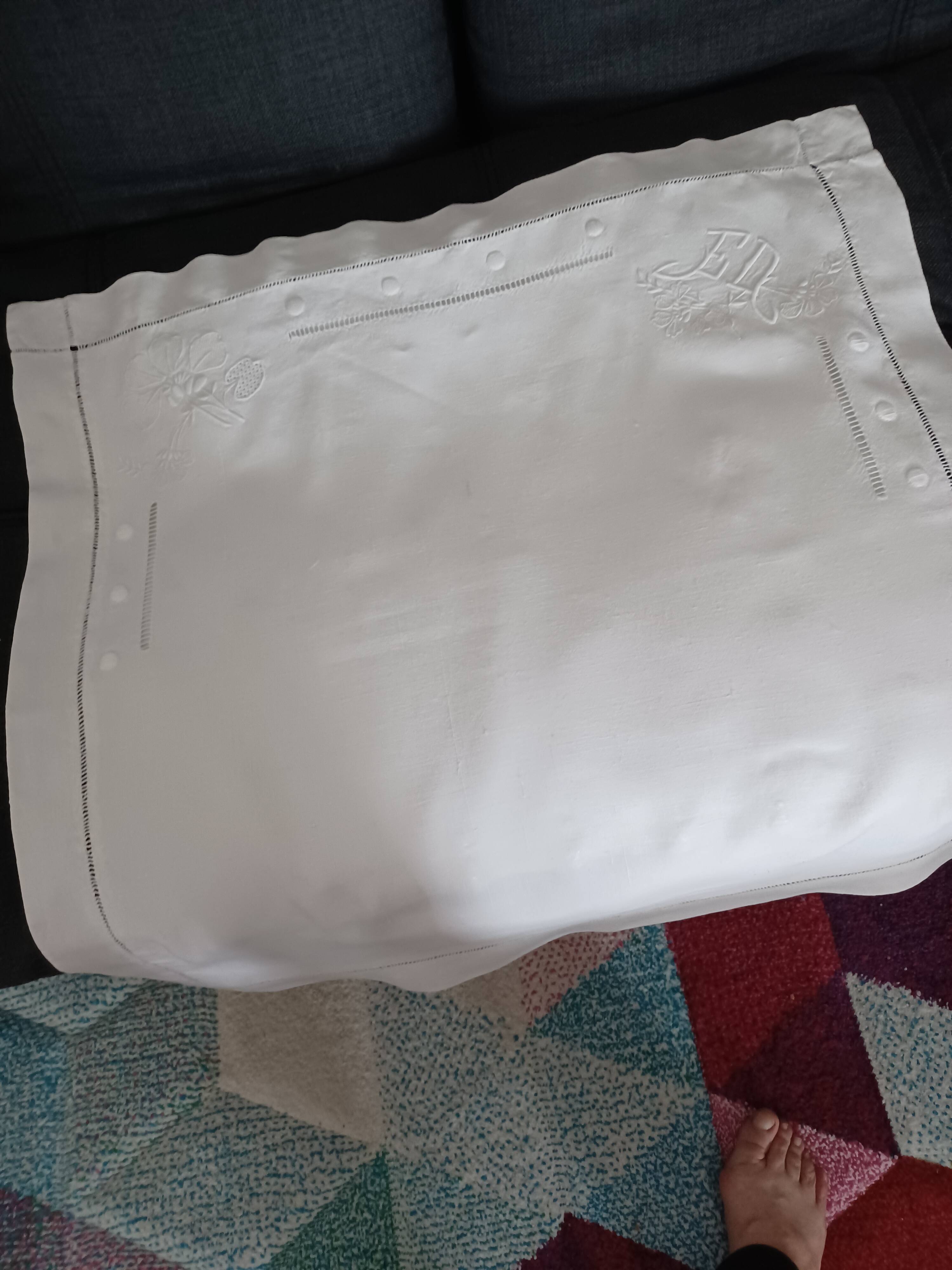 Pillowcase hand-embroidered thread monogram E.D.