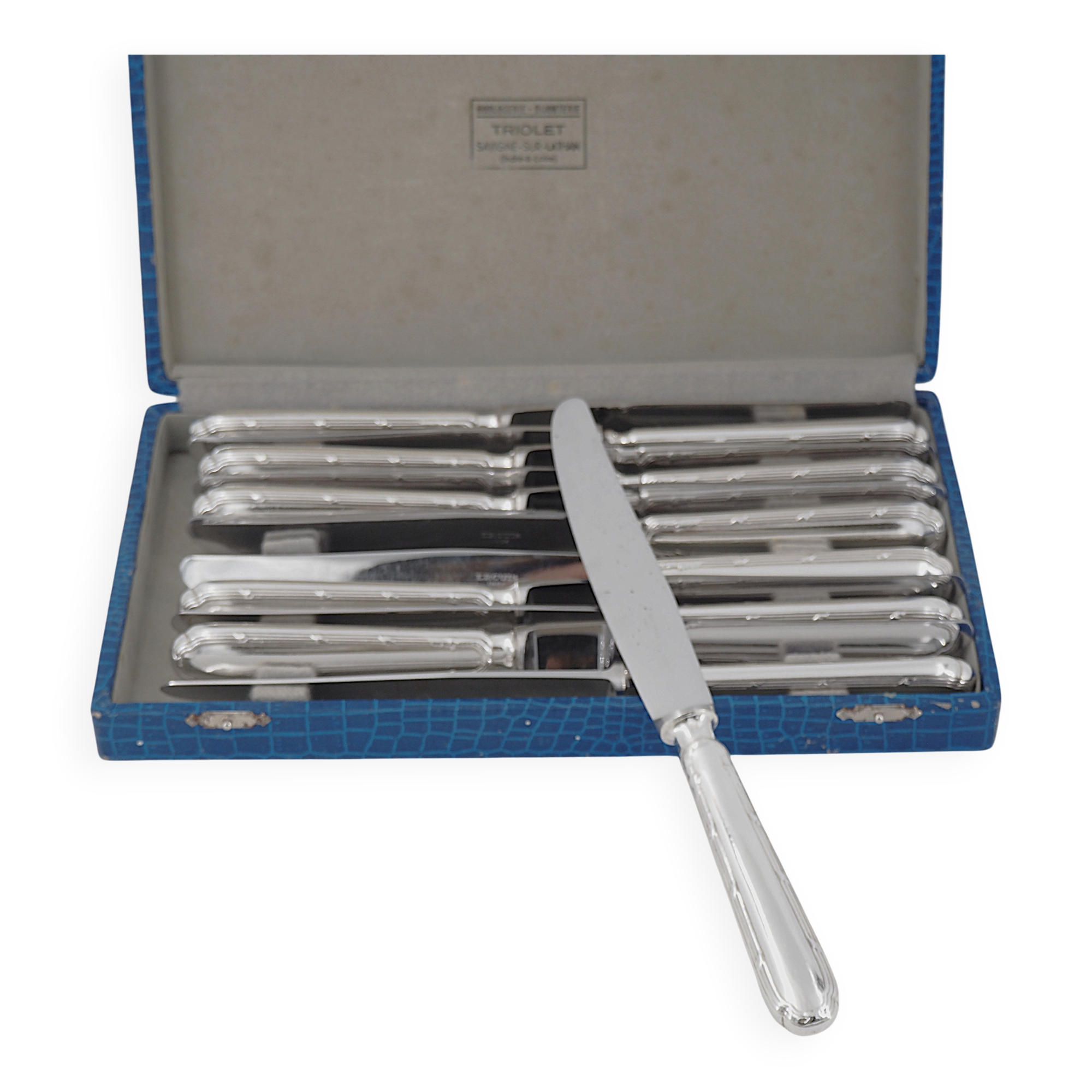 Ercuis Trianon, Rubans, 12 silver-plated table knives, excellent condition.