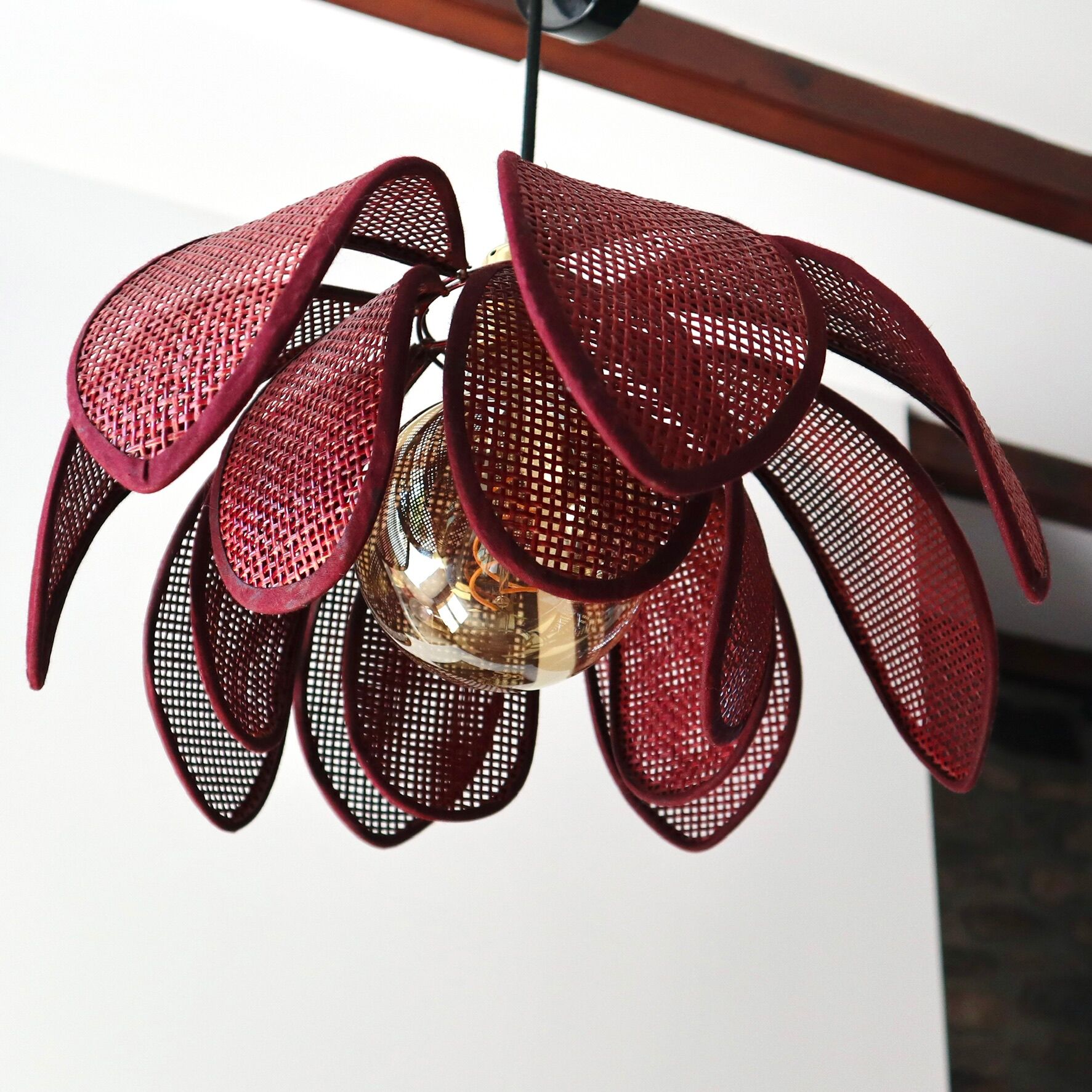 Vintage cannage lotus suspension