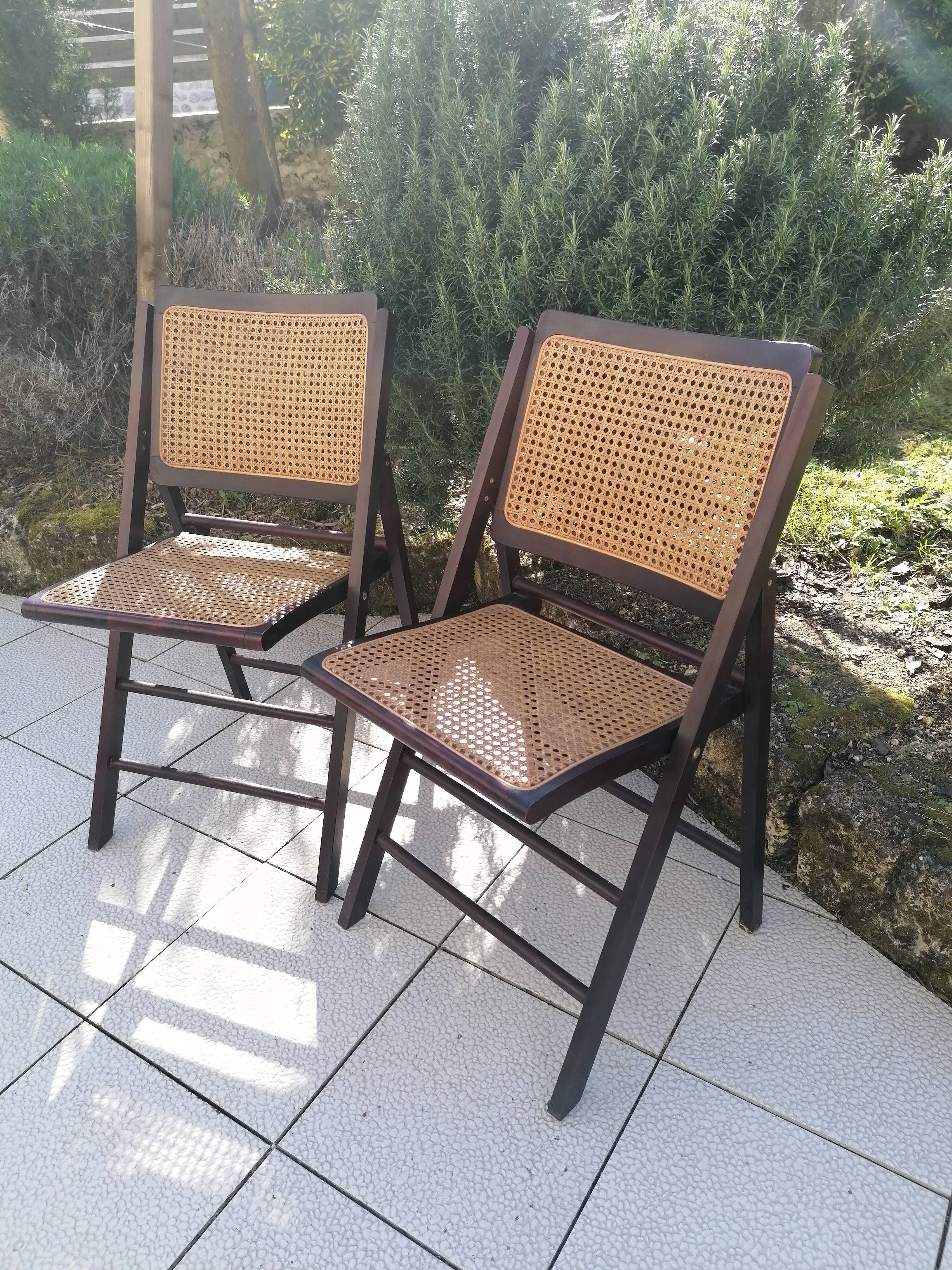 folding chairs canned