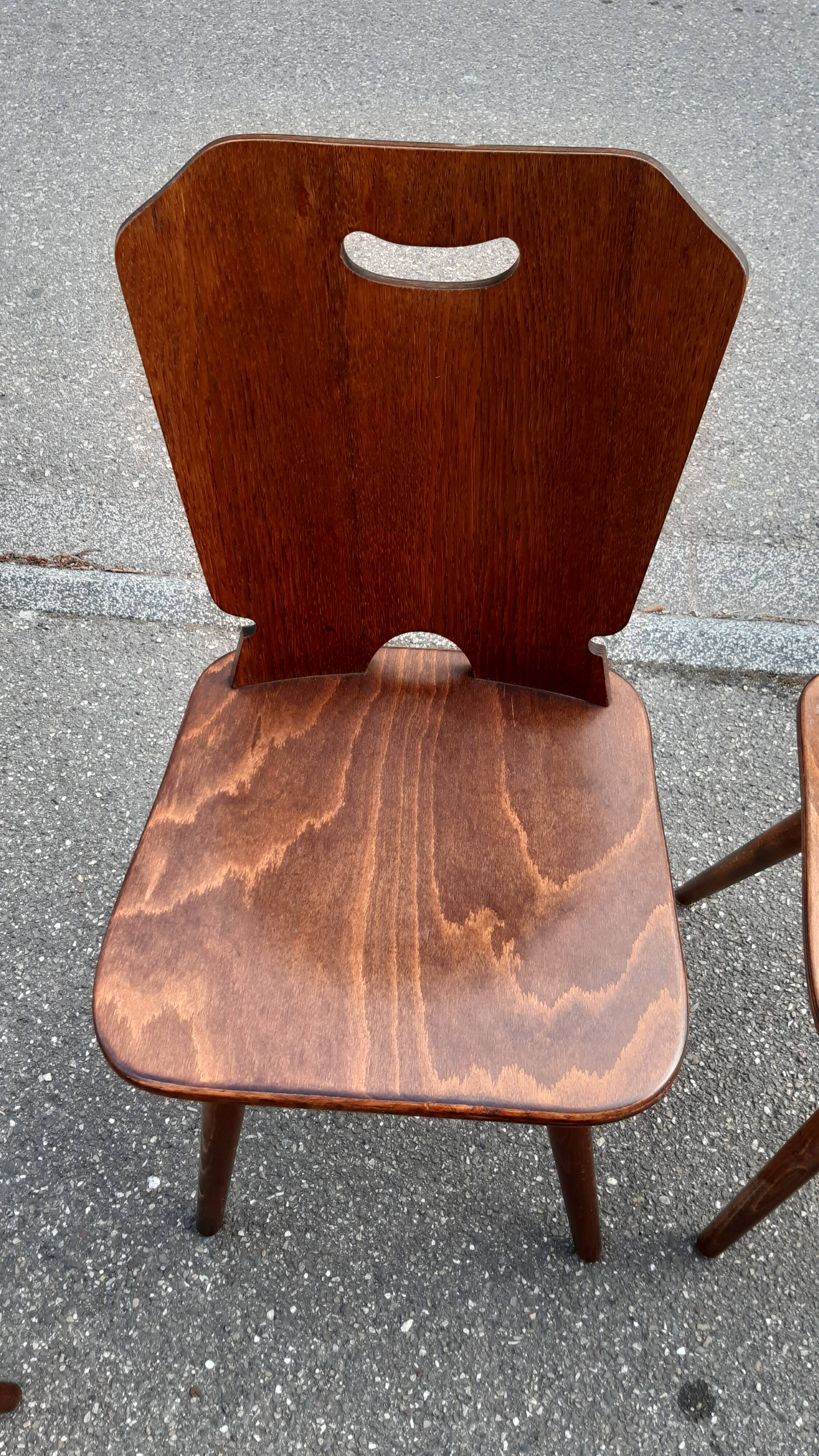 Chaises brutalistes bistrot