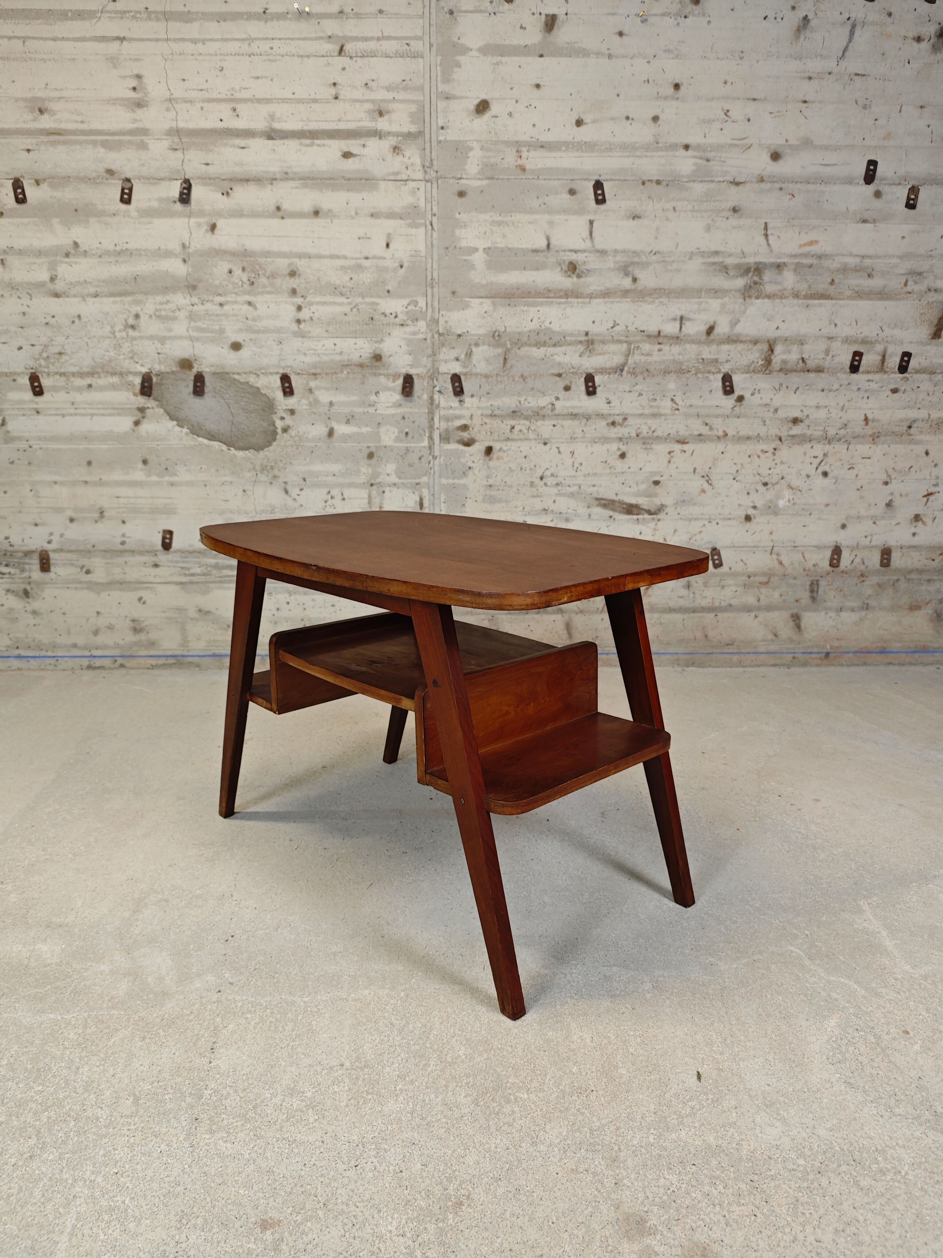 Vintage coffee table with tapered legs