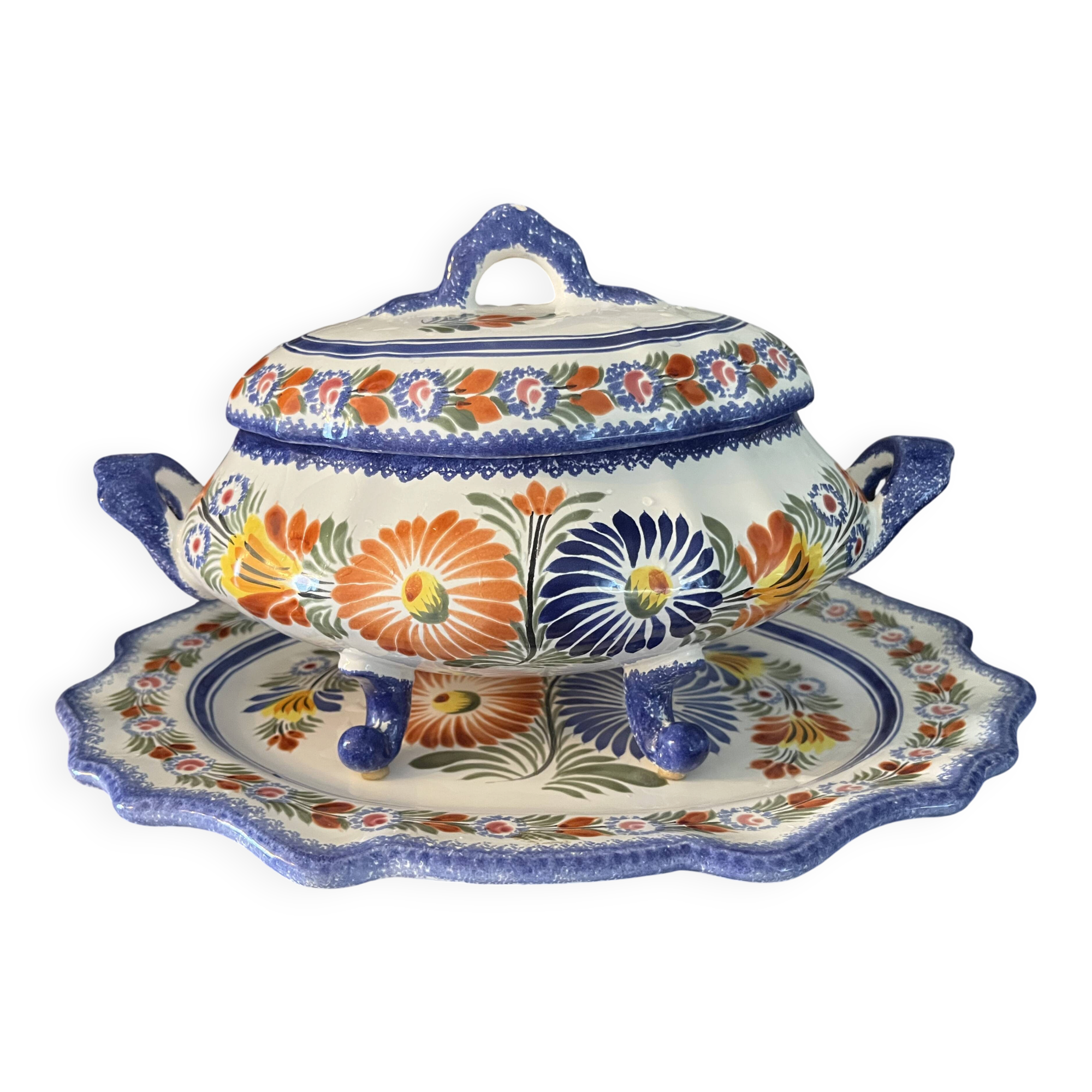 Soup tureen
