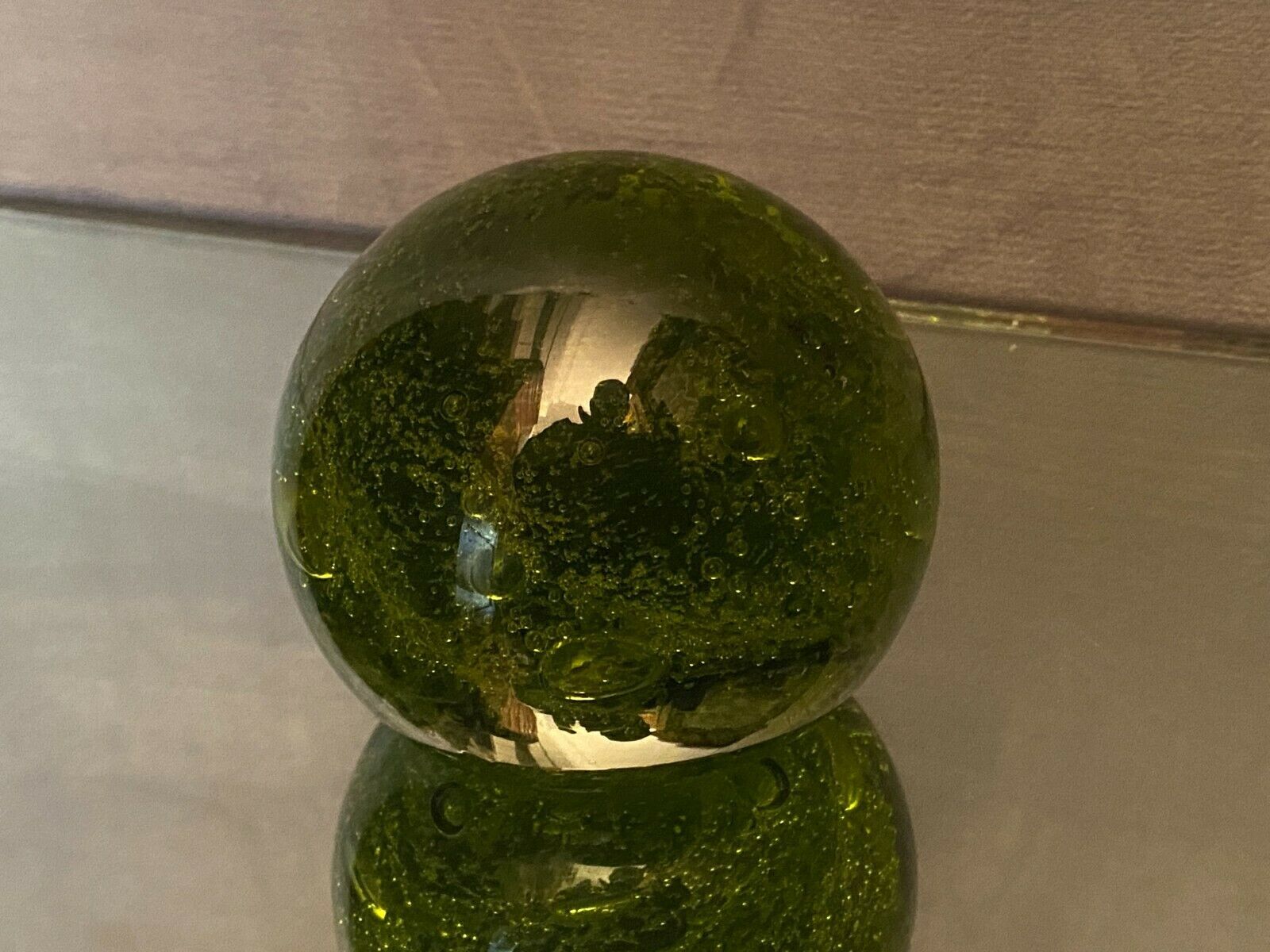 Boule sulfure presse-papier en verre teinté vert