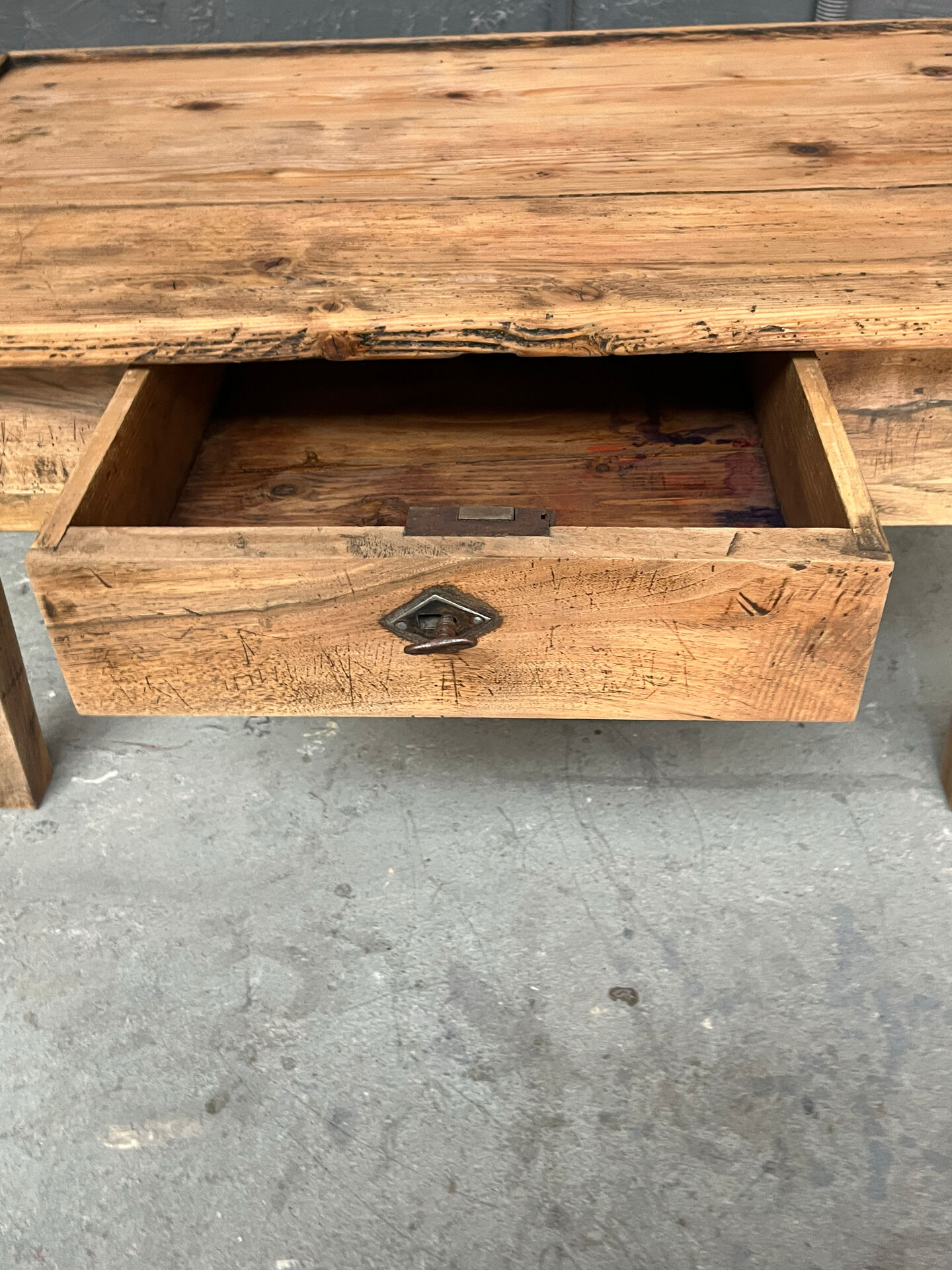 Ancienne table basse.