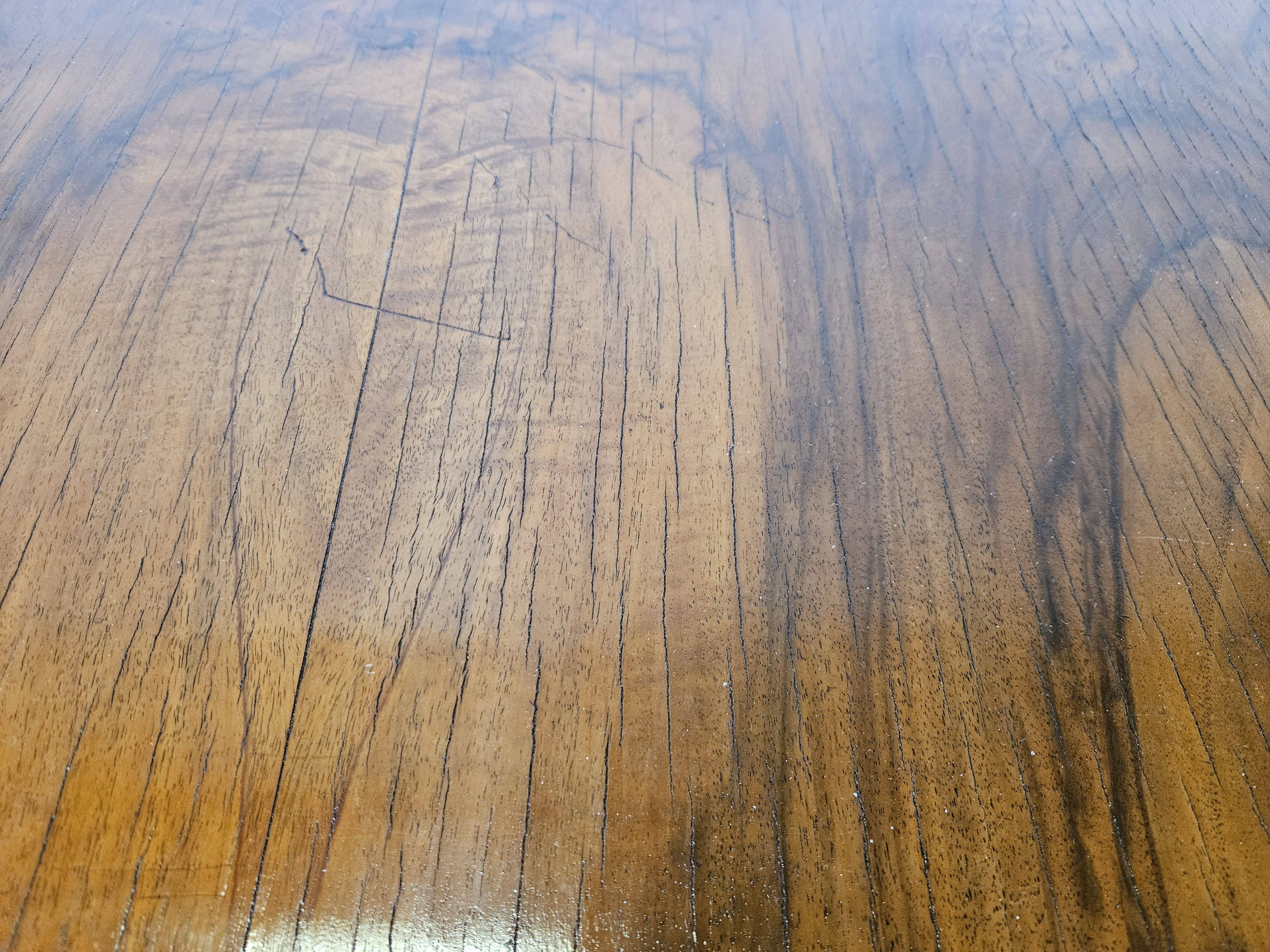 Extendable Art Deco table in olive root