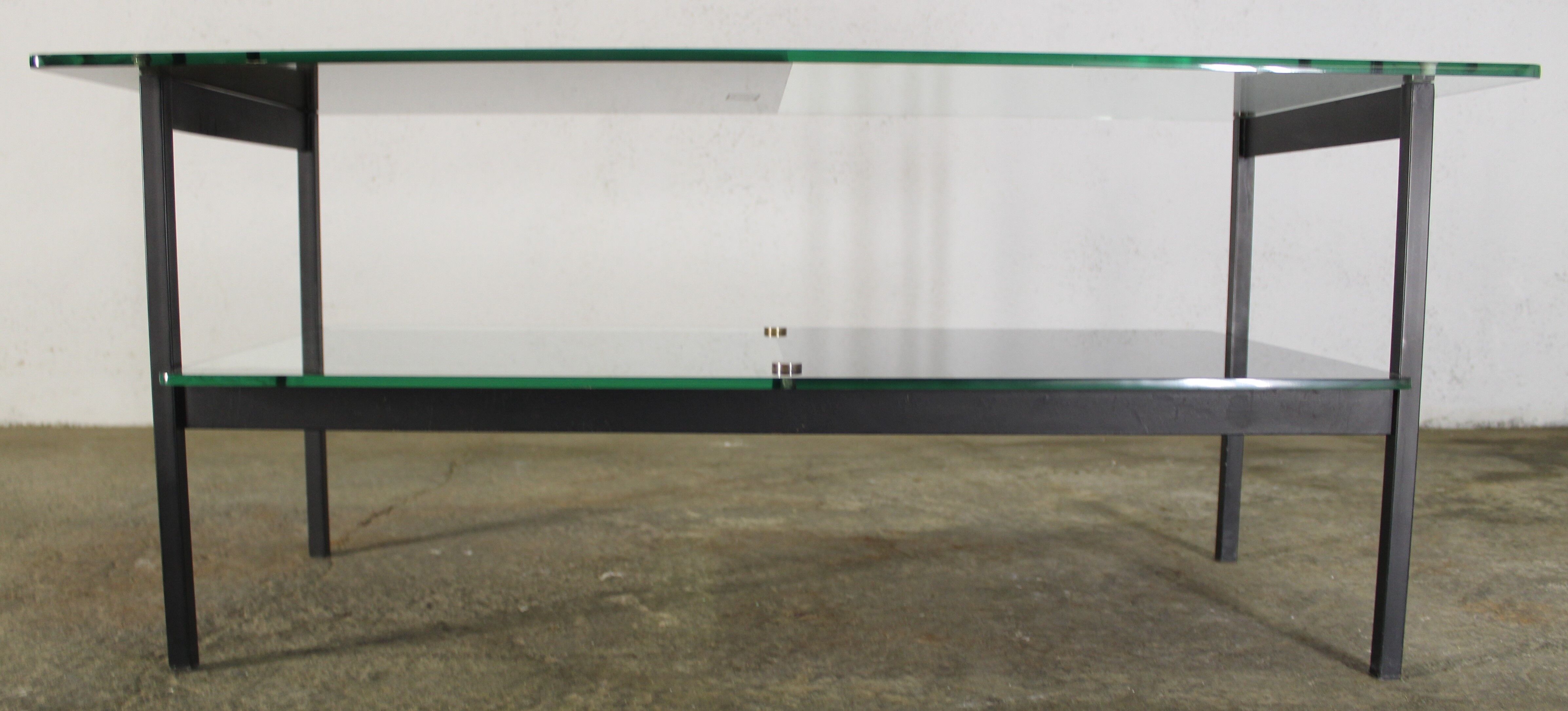 Table from Marly Frères