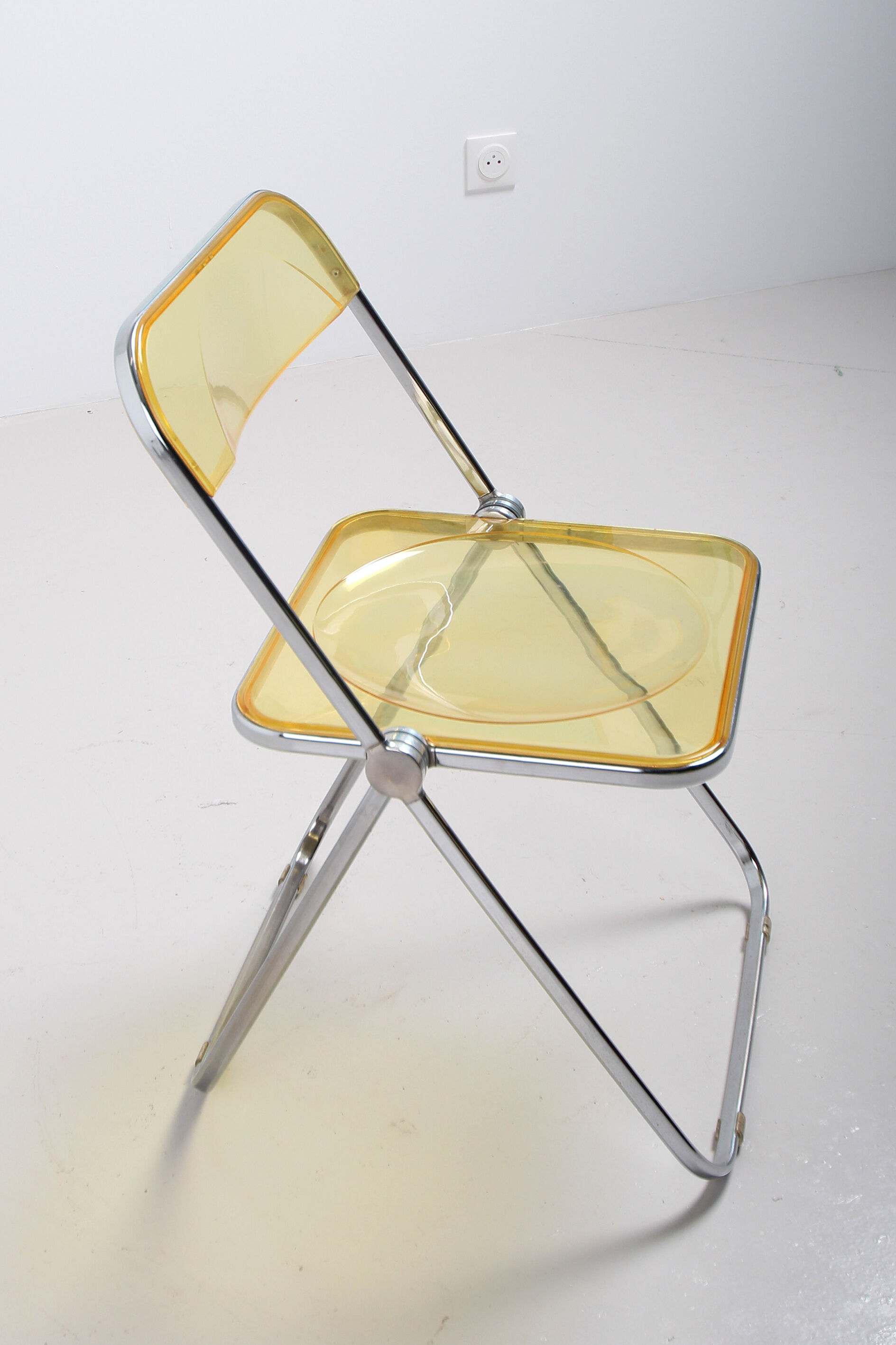 Plia chair by Giancarlo Piretti for anonima castelli