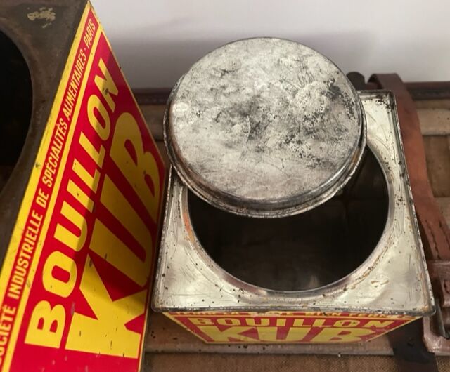 Duo of boxes Bouillon Kub metal 1950