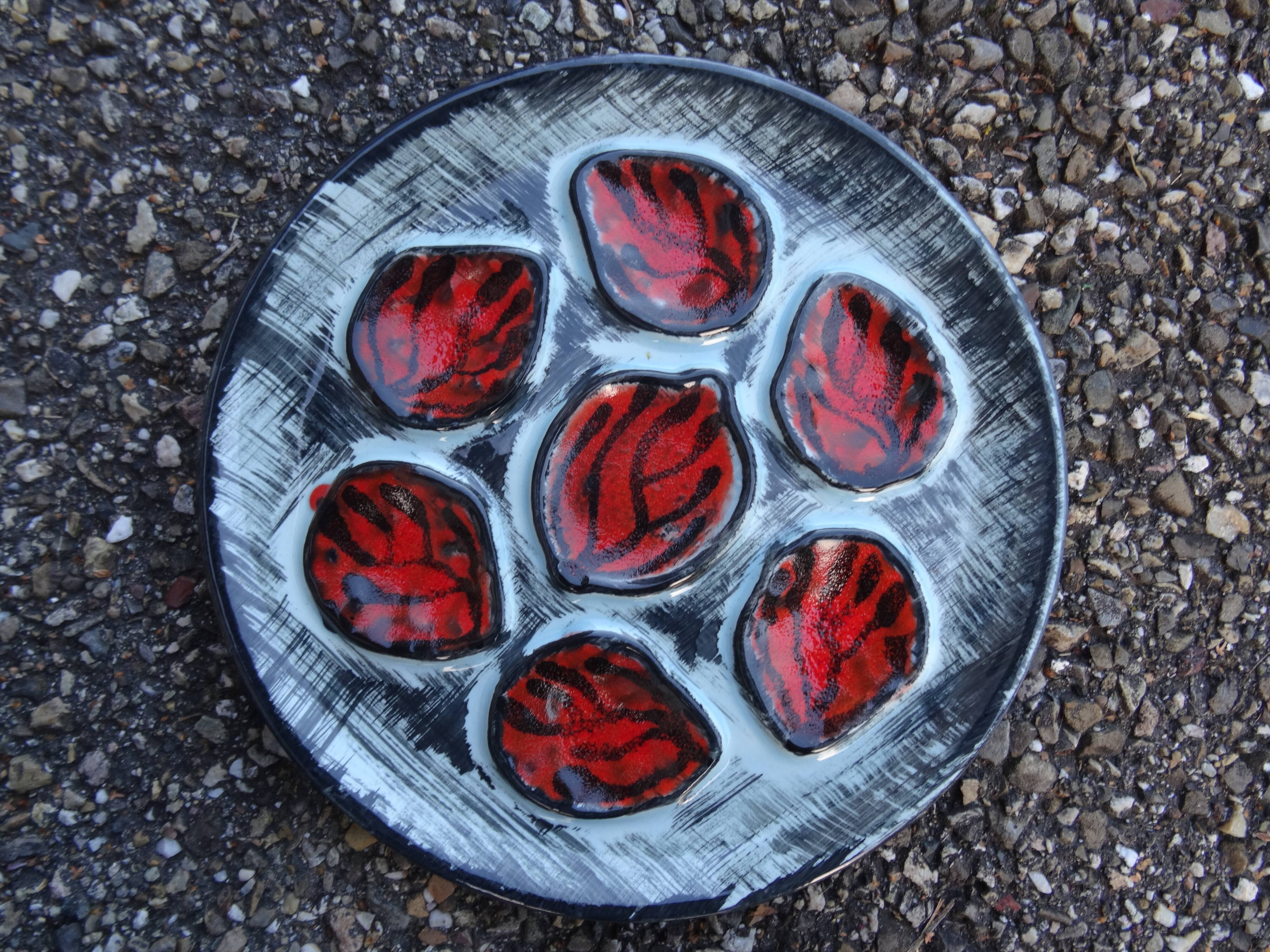 Ceramic oyster service