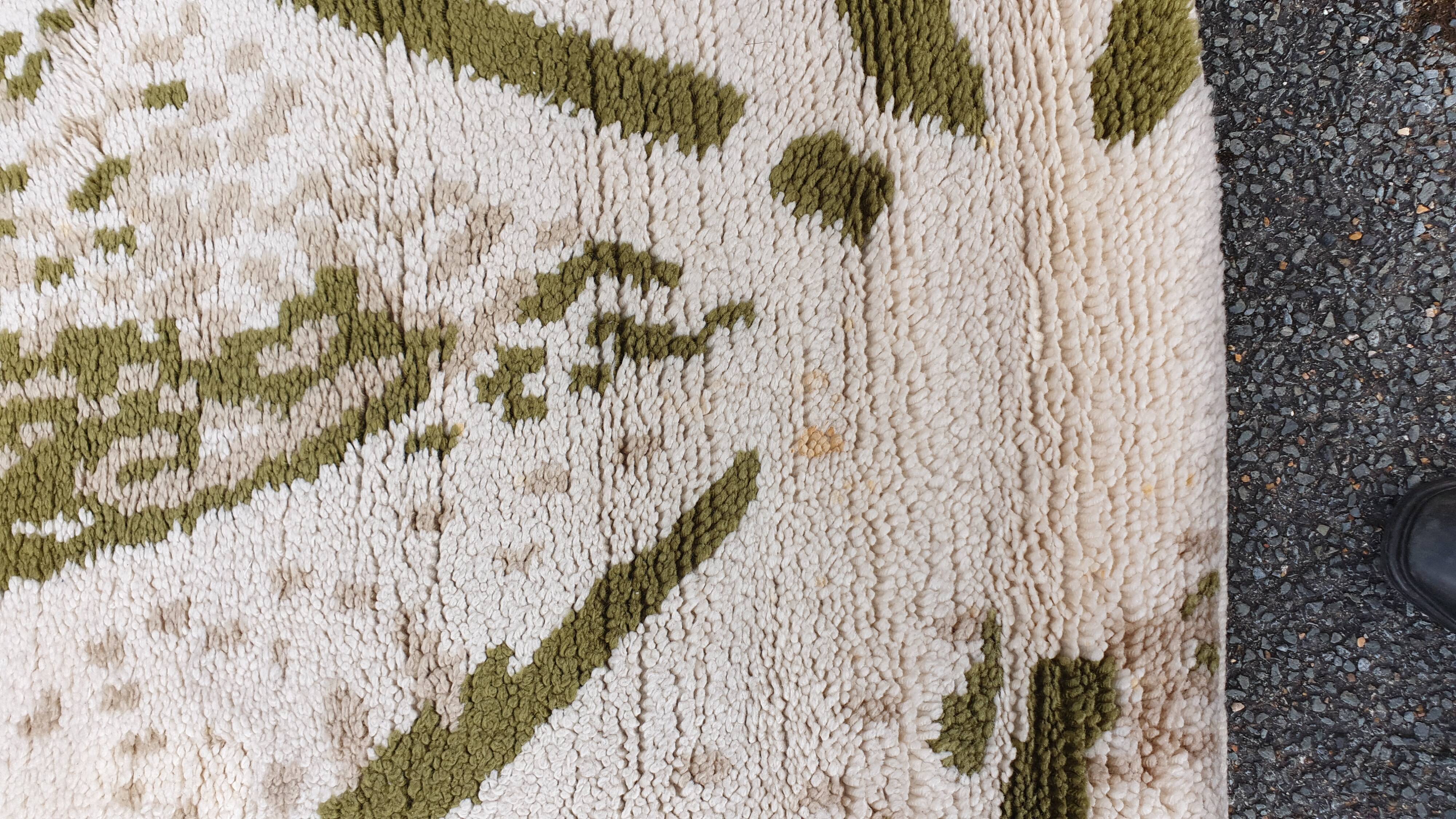 Curly wool design rug