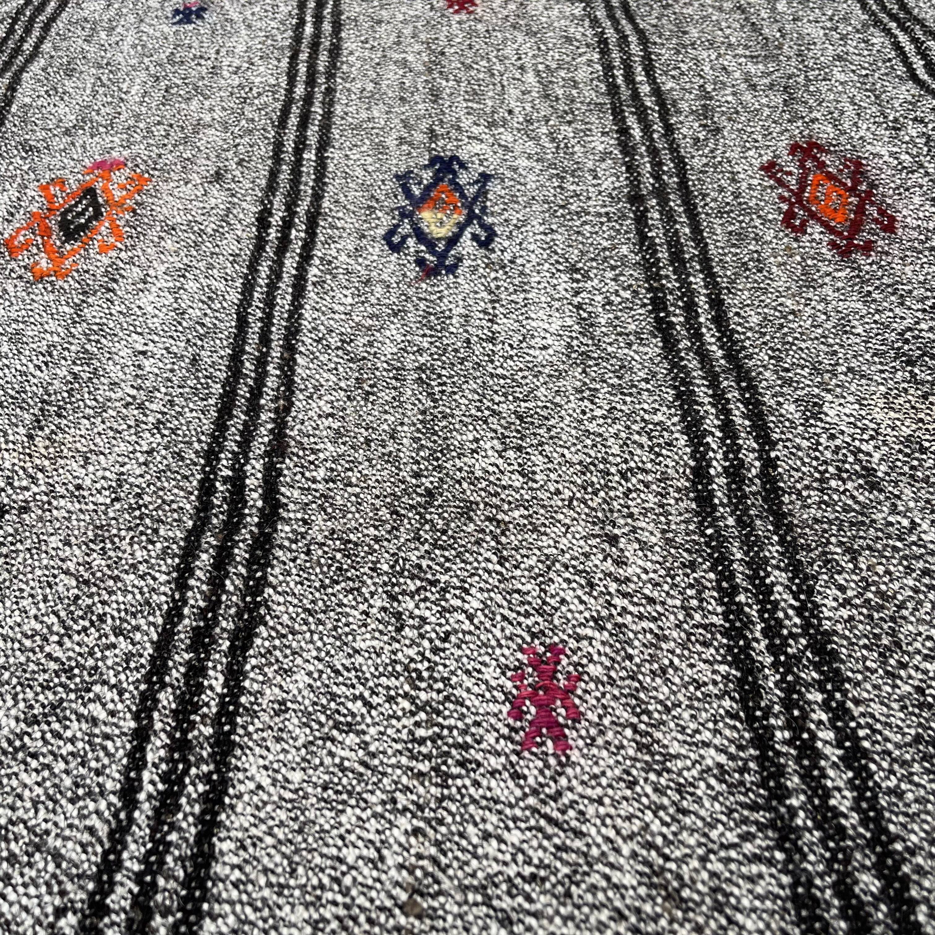 Vintage turkish kilim rug , 121x 86 cm