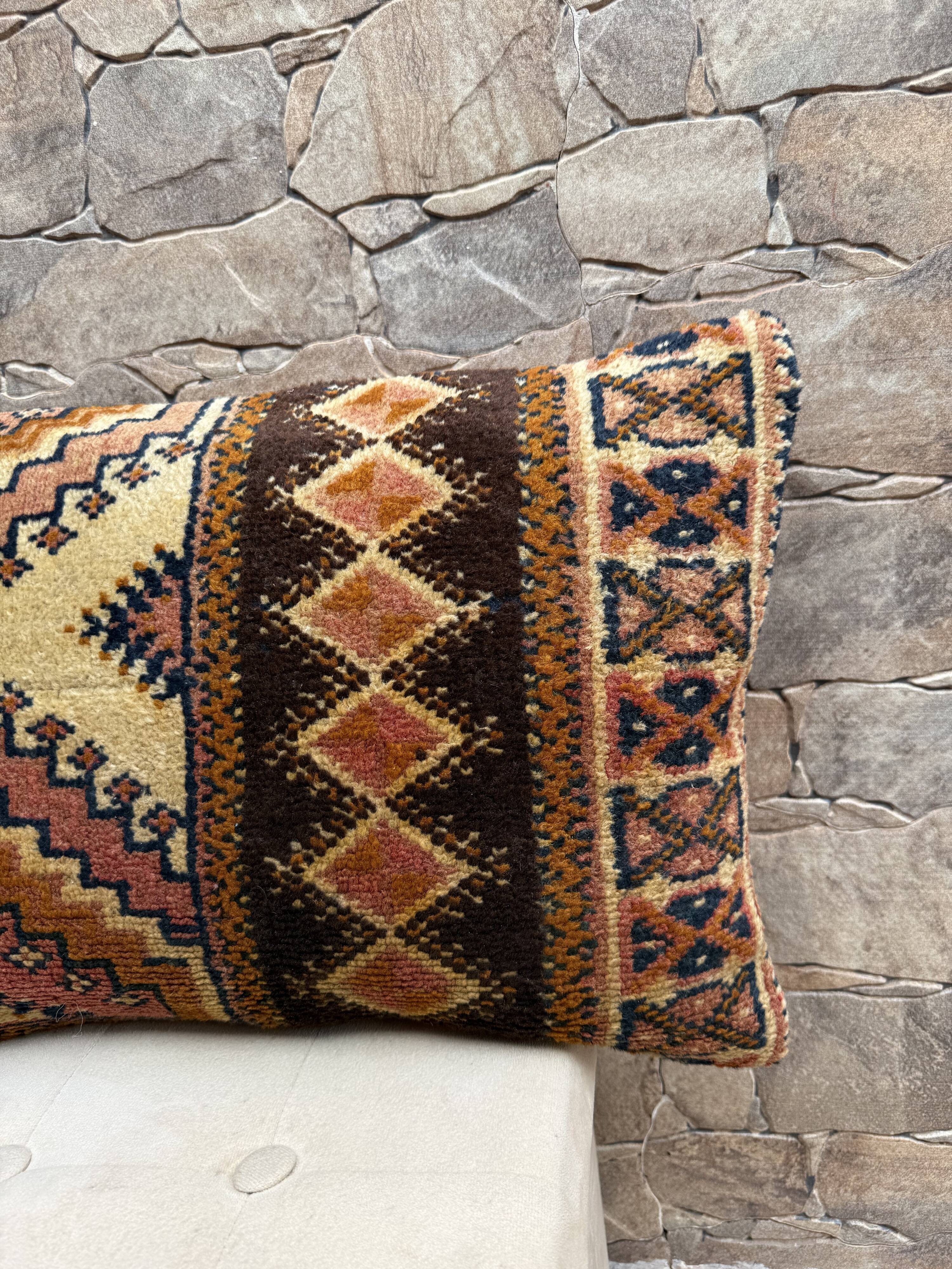 Housse de coussin vintage kilim berbère:Coussin en laine marocaine 60x40cm