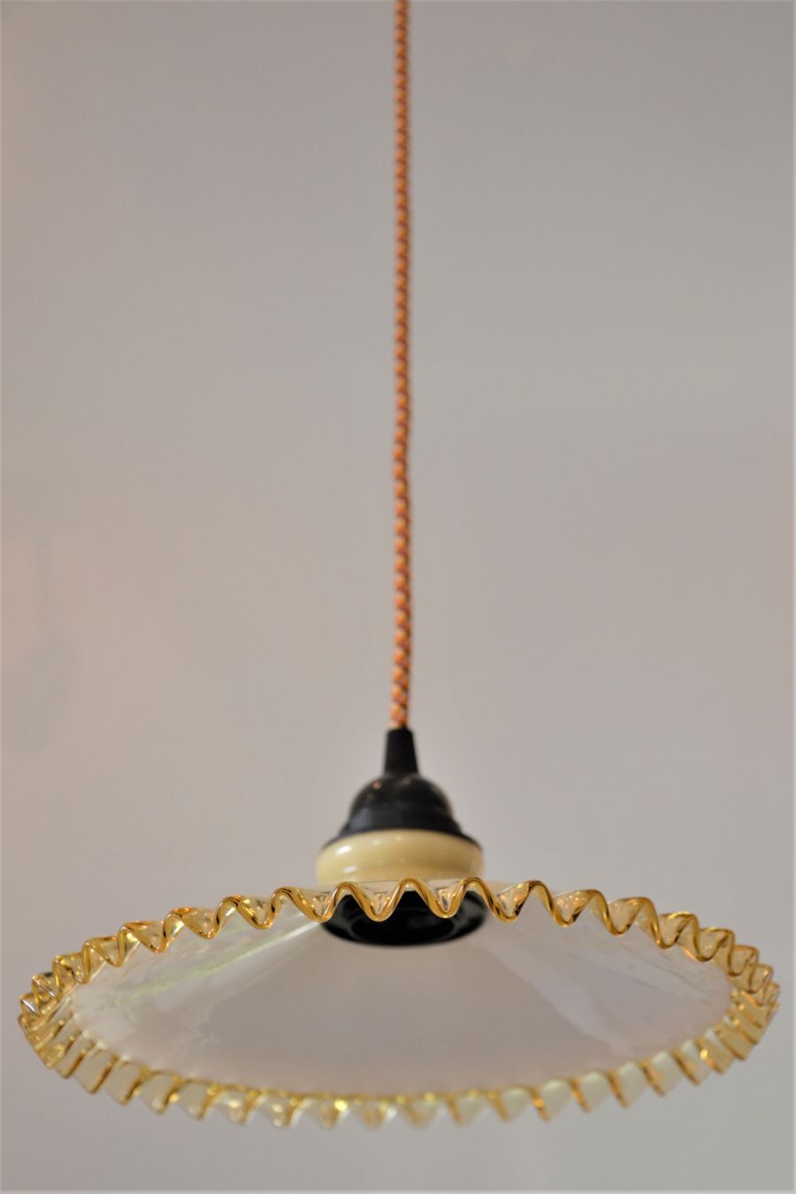 Straw yellow opaline hanging