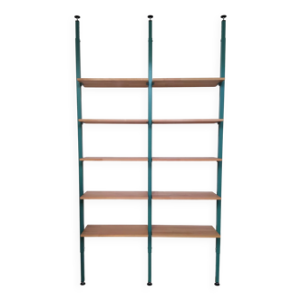 Adjustable bookshelf