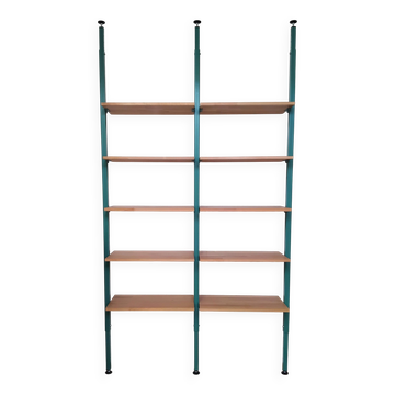Adjustable bookshelf