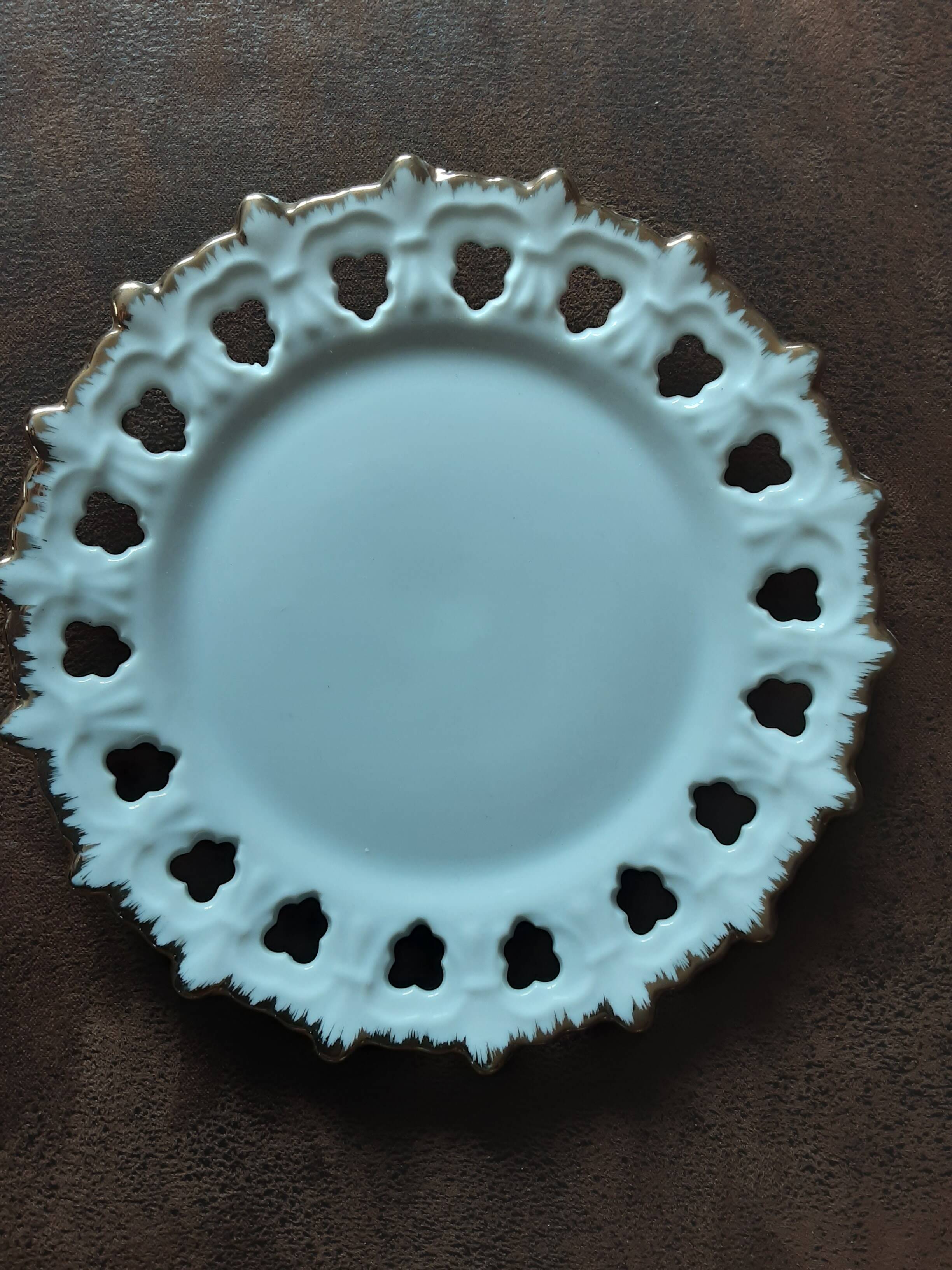 Small decorative slip plate