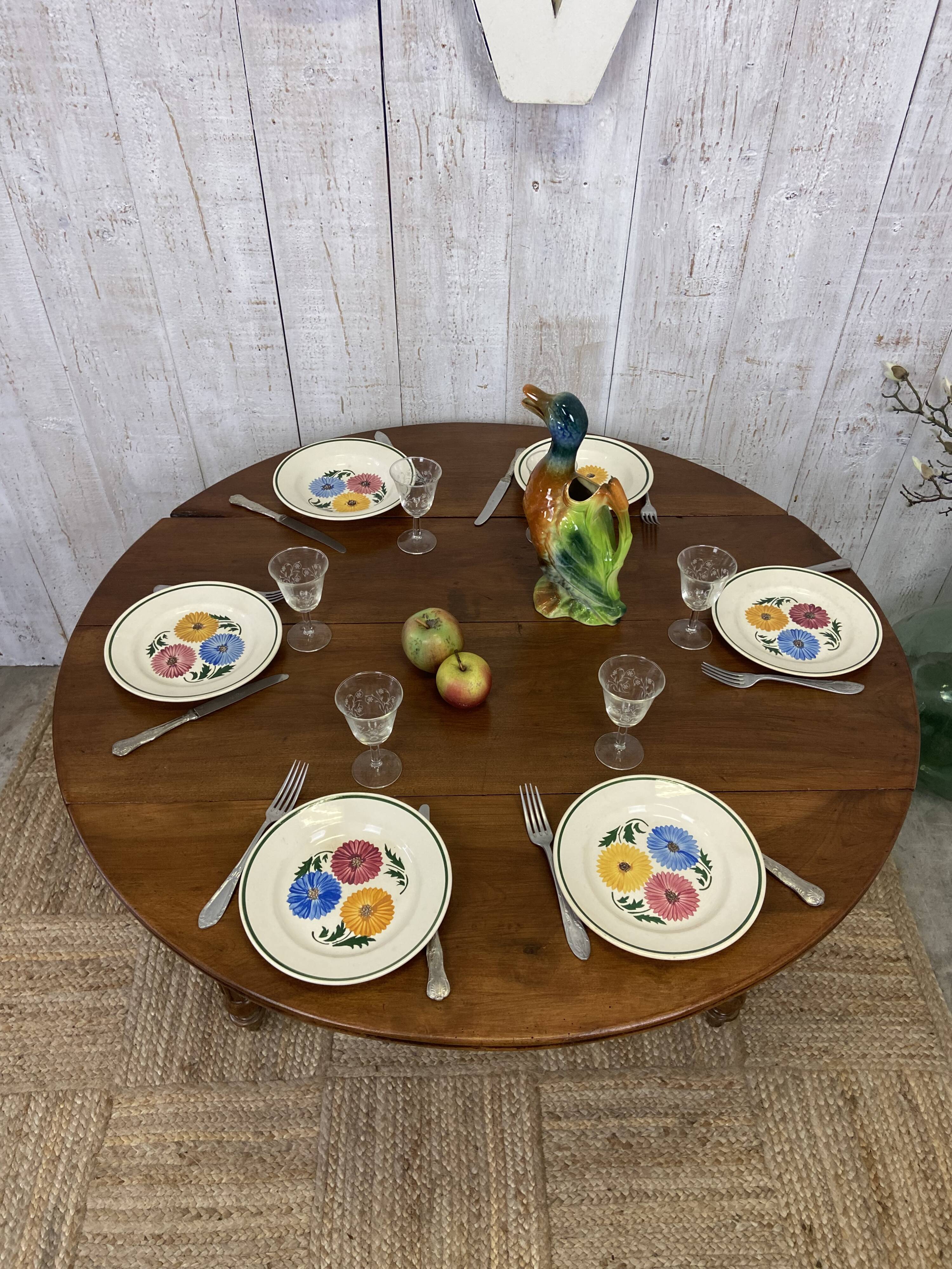 Country-style drop-leaf table