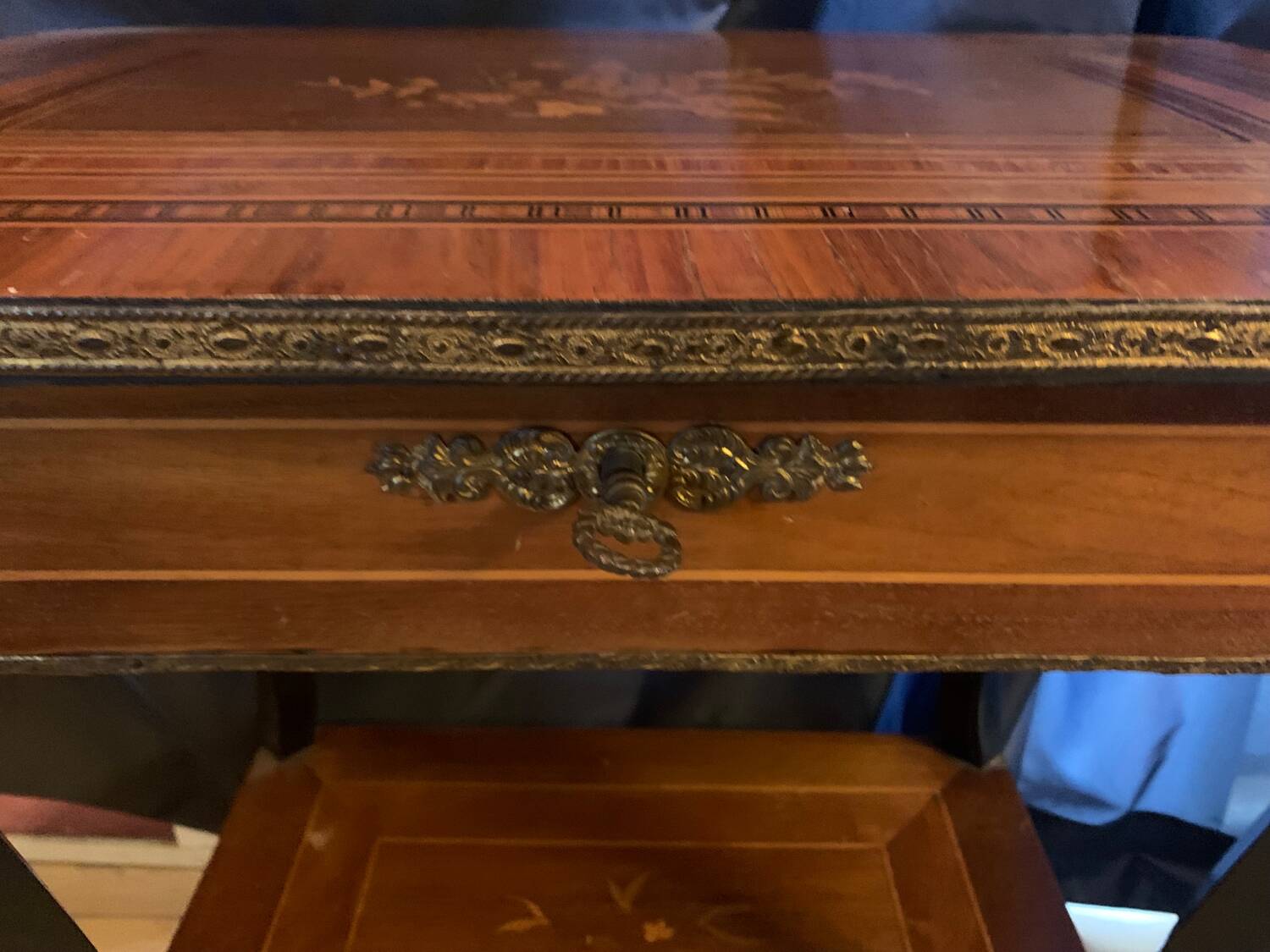 Occasional table marquetry