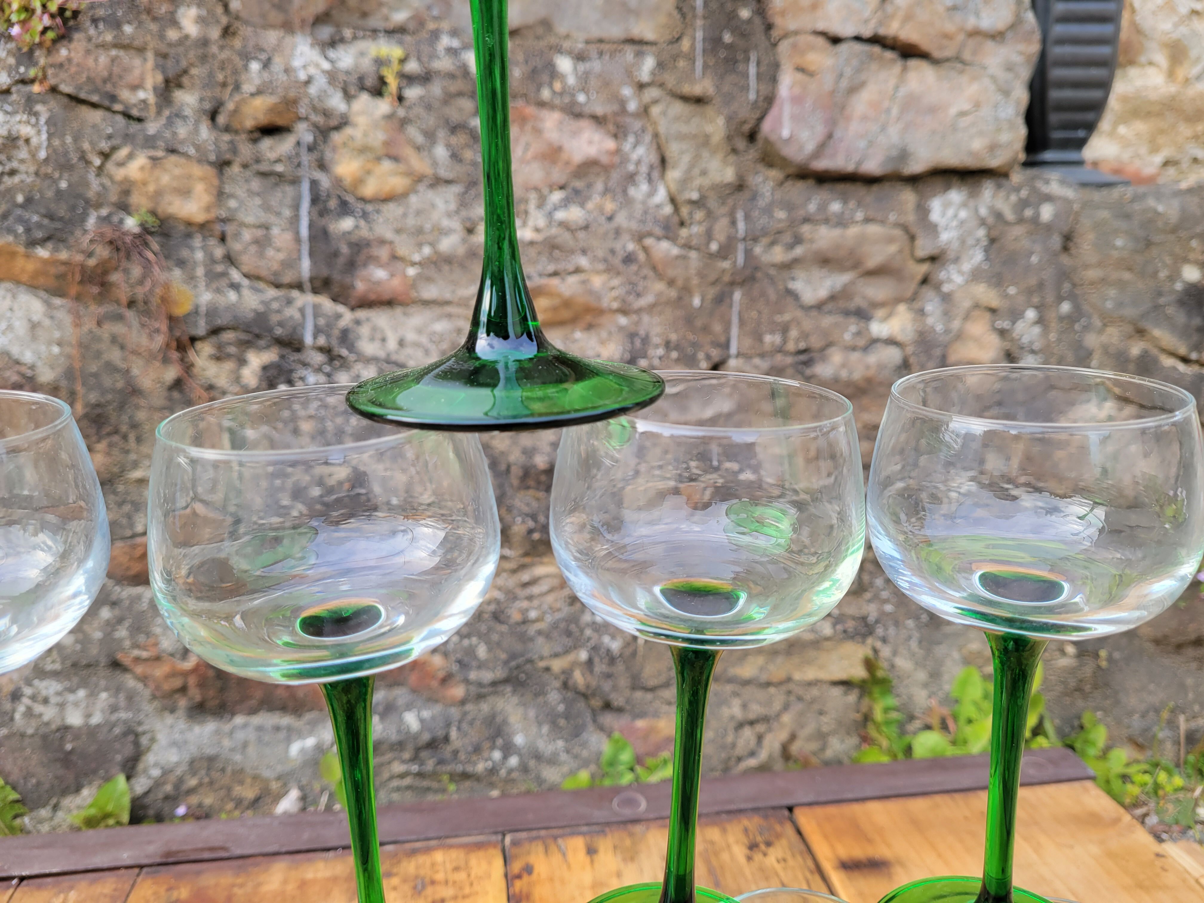 10 Luminarc wine glasses