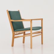 Armchair design J147 by Erik Ole Jørgensen of Tarm Stole & Møbelfabrik.