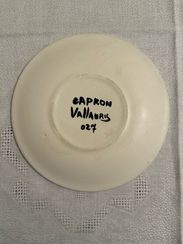 Assiettes et plat signés Roger Capron, Vallauris