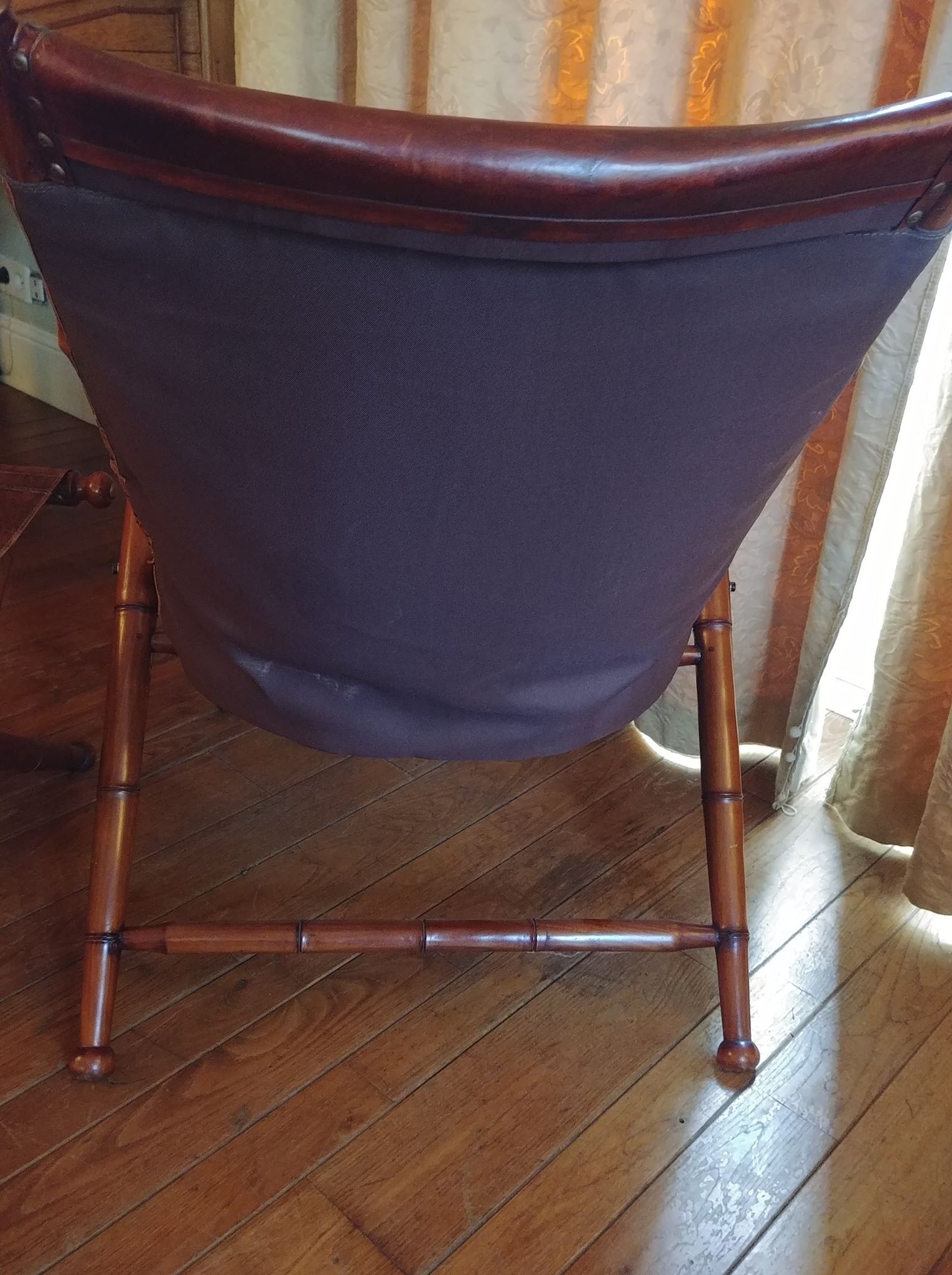 Leather folding armchair and footwork