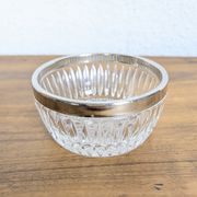 Coupelle en verre taillé à bord métal argenté