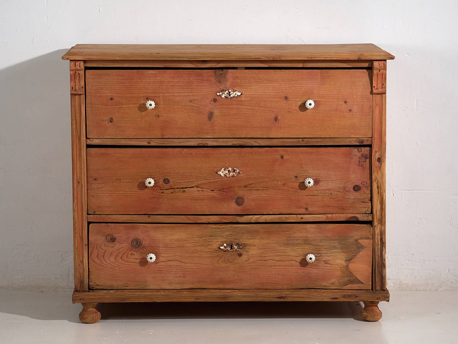 Antique solid wood chest of drawers (c.1920)