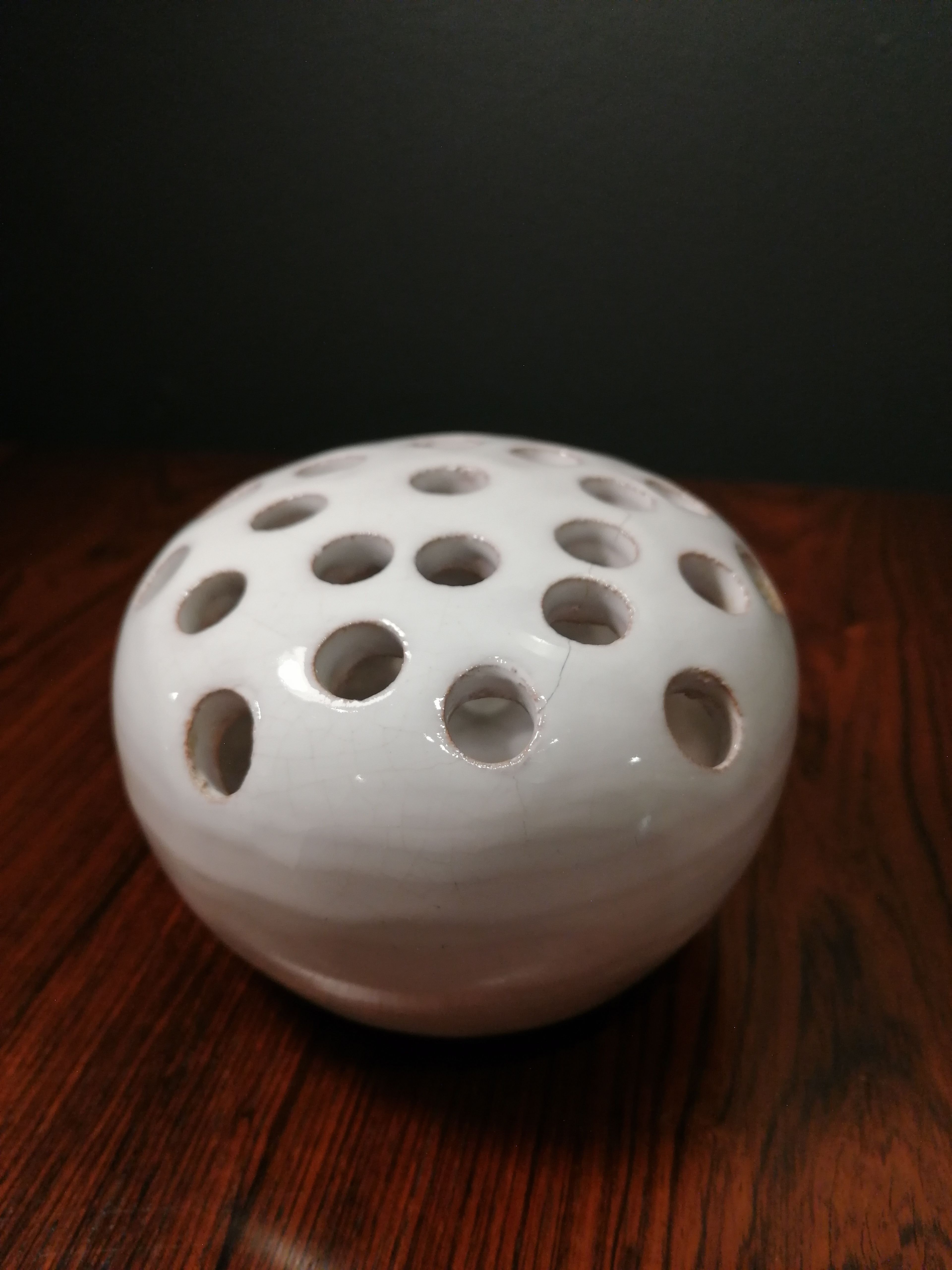 Ceramic flower pique Plascassier, Pottery of the Brague