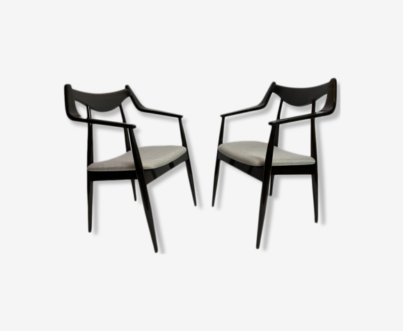 Paire de chaises modernistes