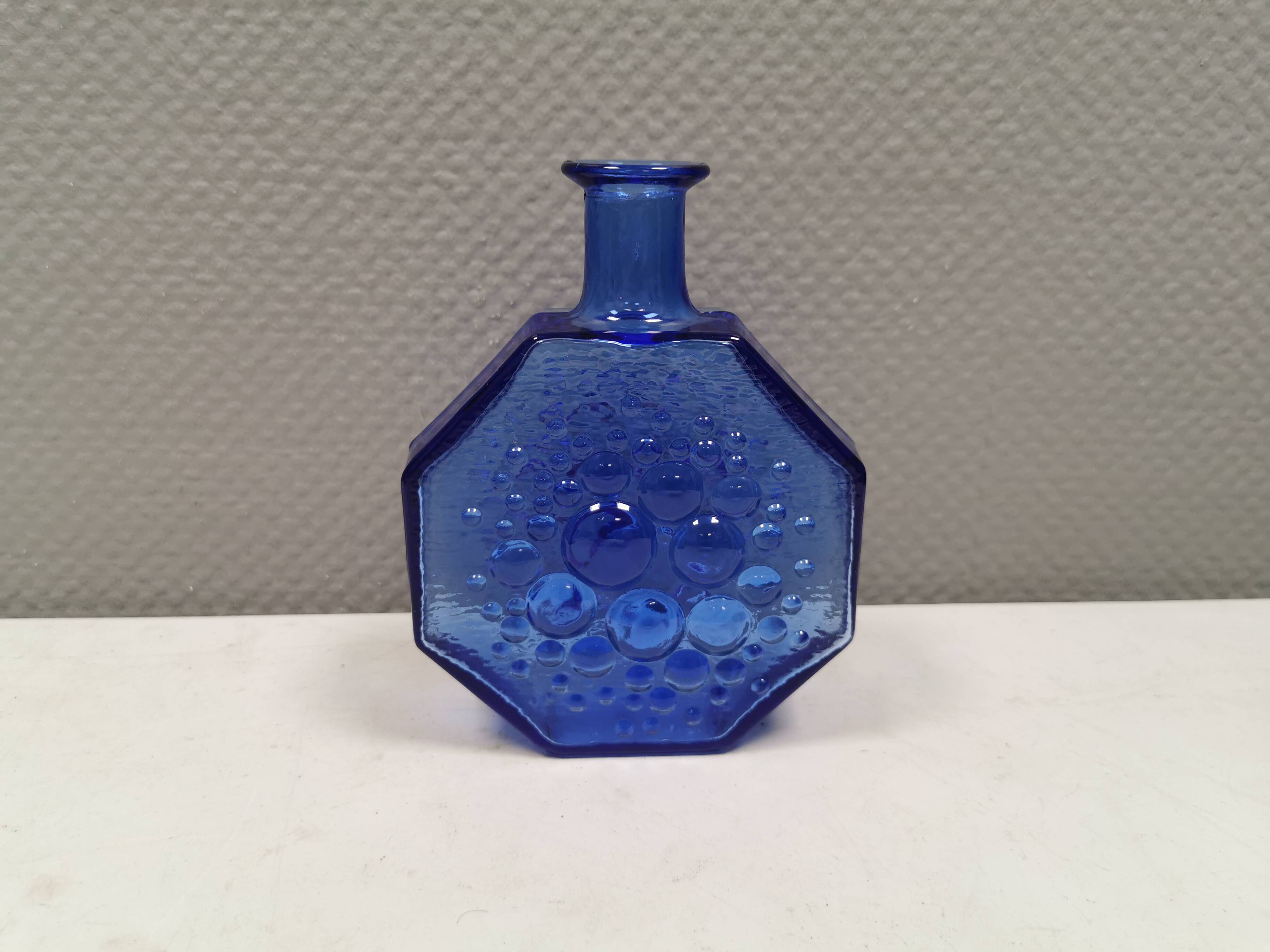 Blue glass vase from Riihimäen Lasi Finland, by Nanny Still.