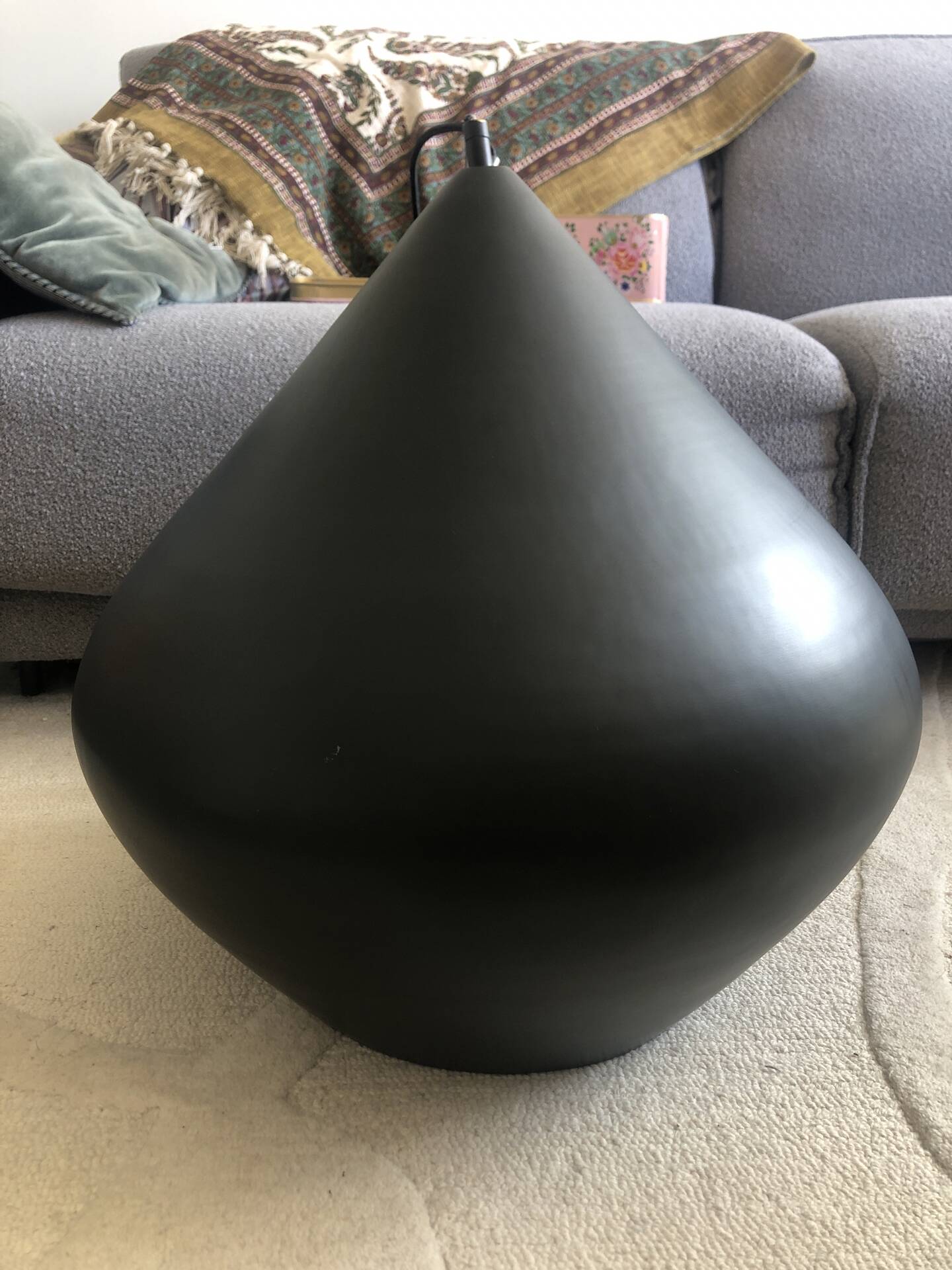 Suspension Beat light stout noir design Tom Dixon in excellent condition.