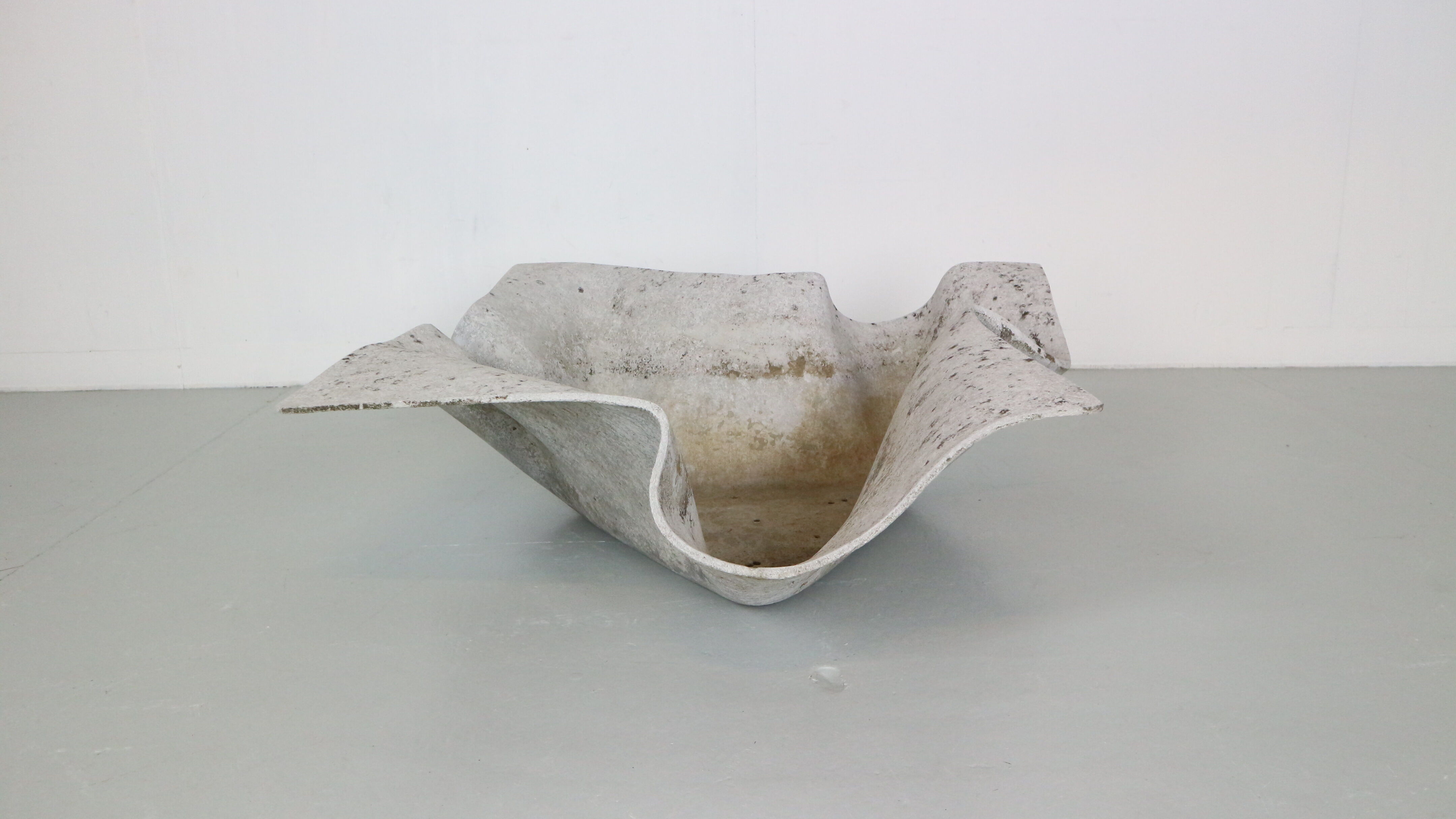 Jardinière en béton « Biasca » Elephant Ear par Willy Guhl, Suisse 1954