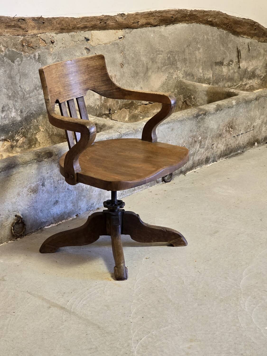 English American office armchair circa 1900 in oak