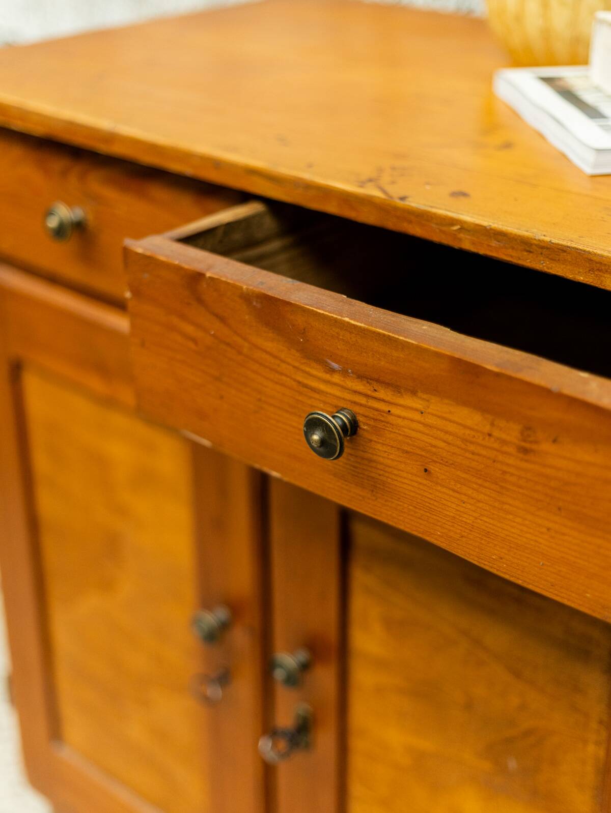 Buffet parisien en bois massif