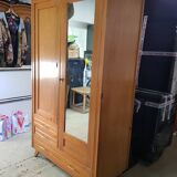 Armoire parisienne vintage avec miroir