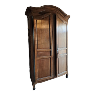 Bordeaux castle cabinet in walnut with gendarme hat
