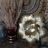 Golden metal flower wall lamp