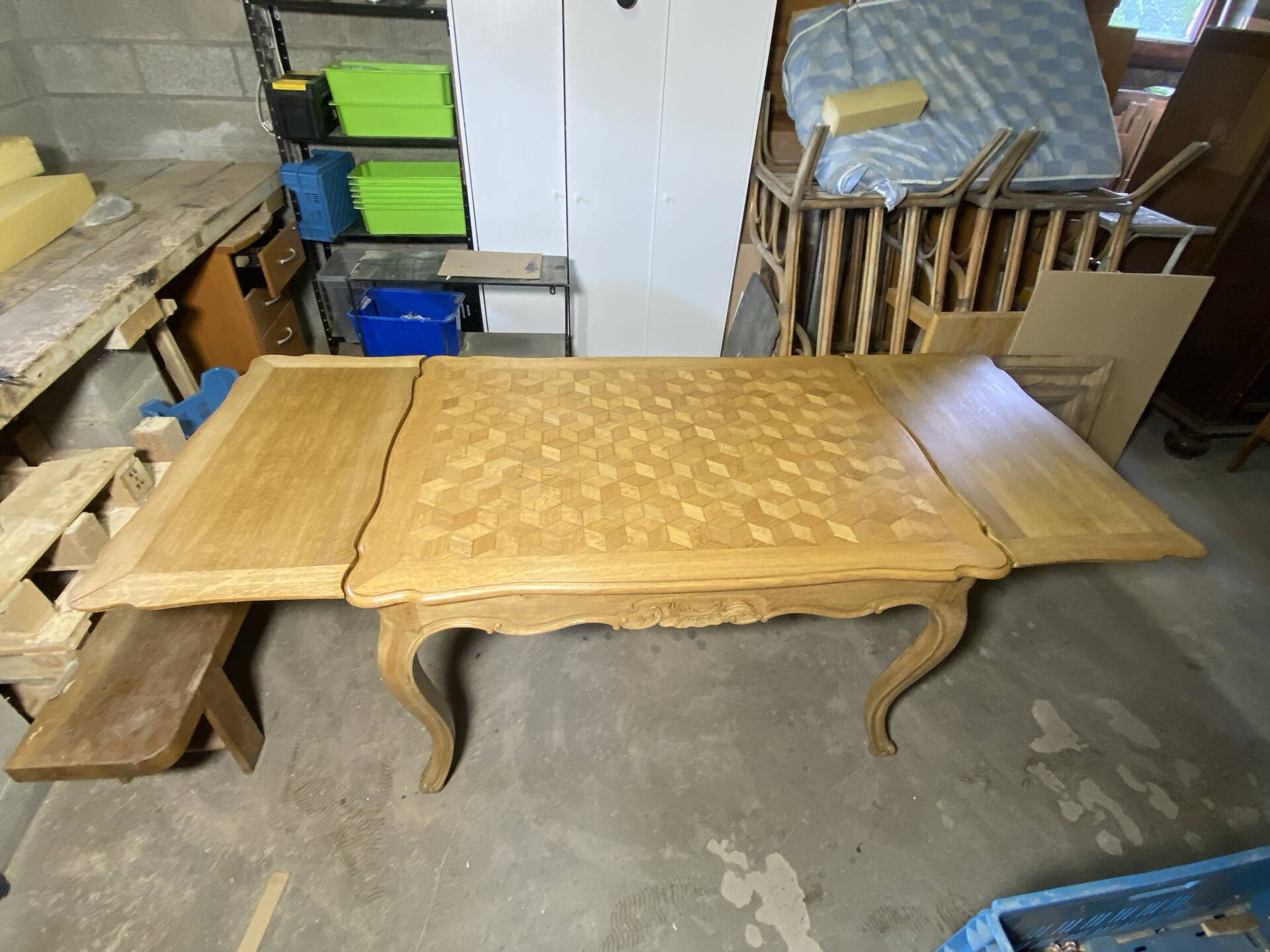 Superb Solid Oak Dining Table in Louis XV Style