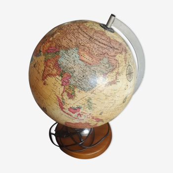 Scandinavian light globe