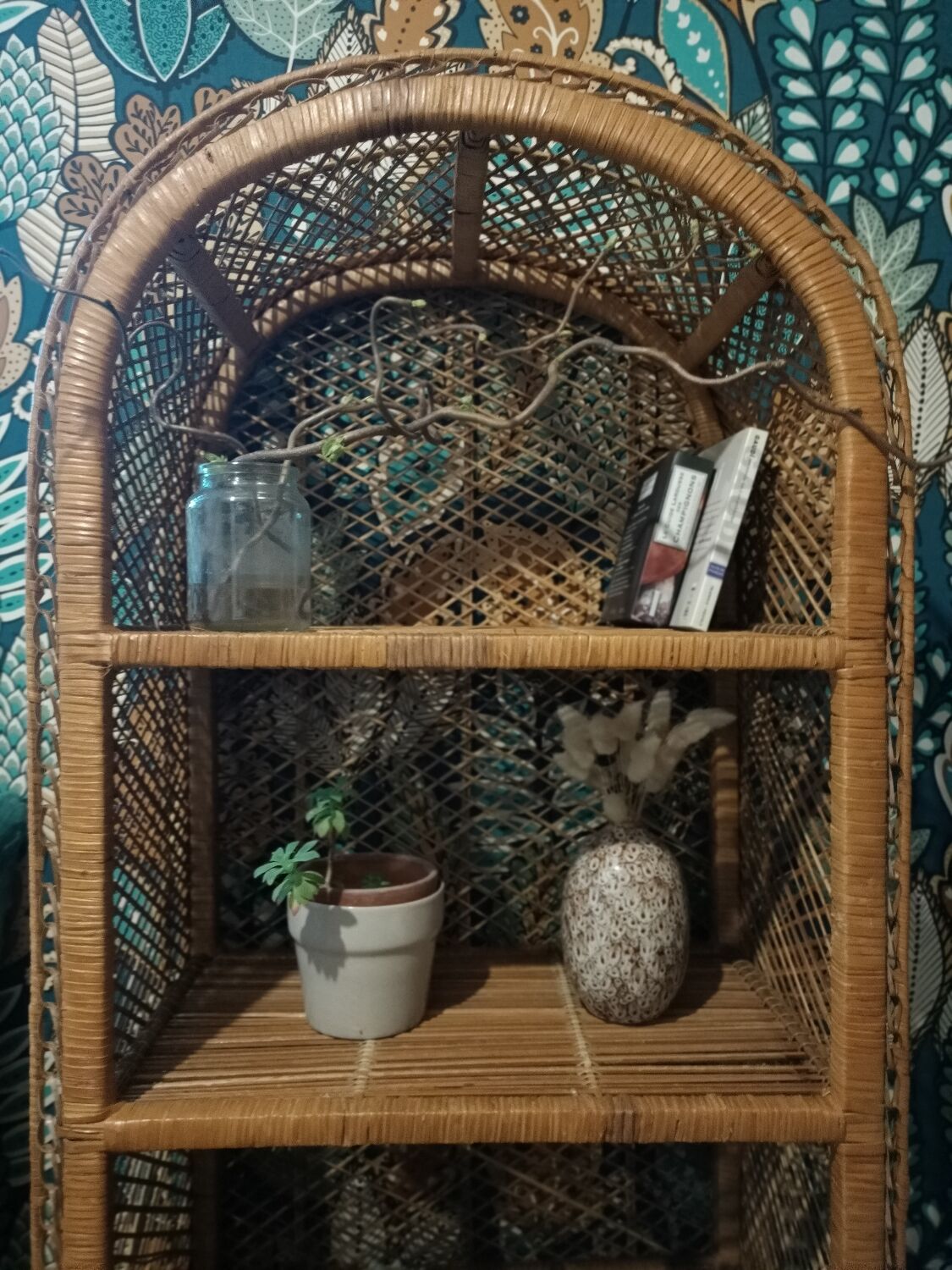 Round rattan shelf