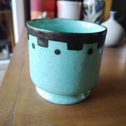 Cache pot émaillé céladon et noir - années 1960