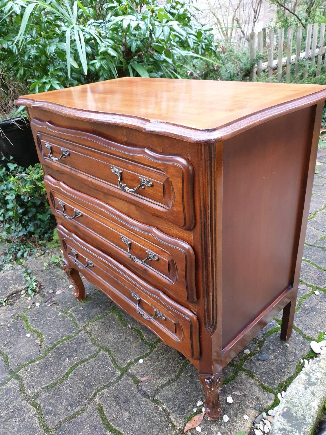 Commode Louis XV en merisier massif