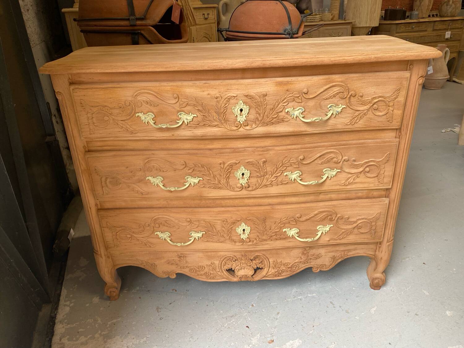 Commode louis XV en bois brut