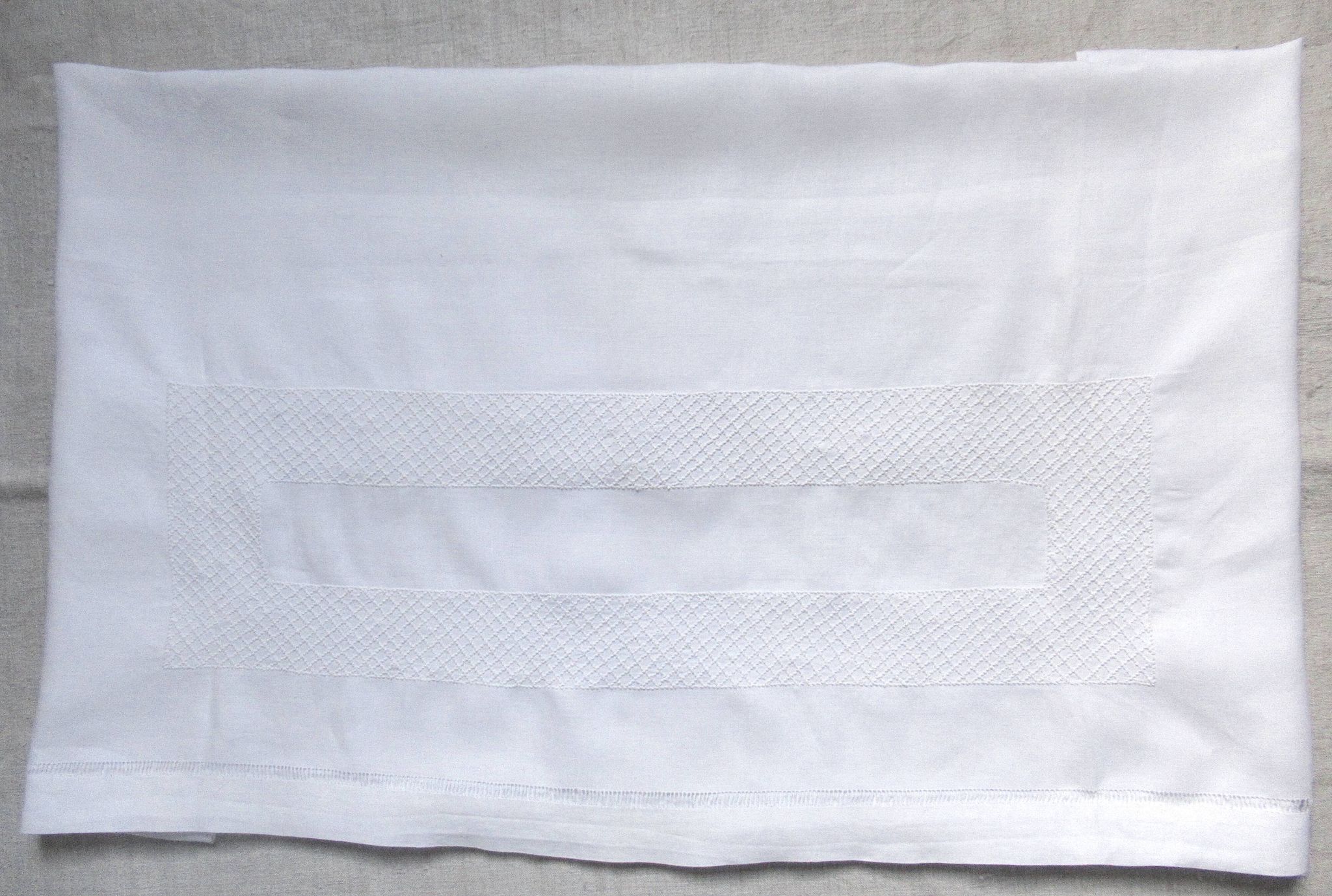 drap de bébé et sa taie
