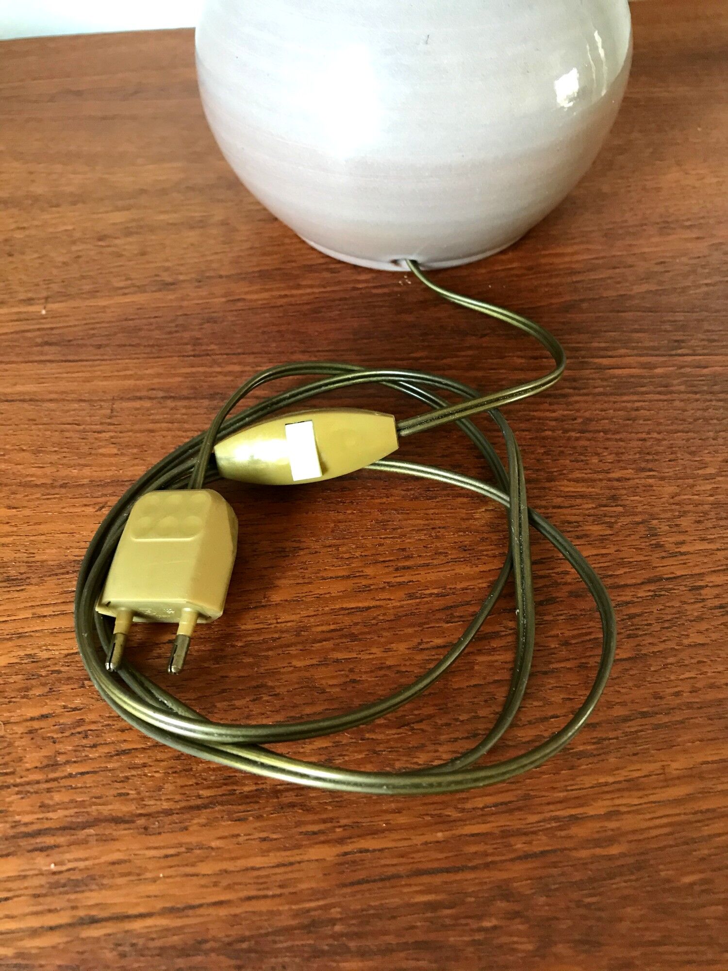 Ceramic lamp and its recycled cotton lampshade