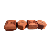 4 poufs
