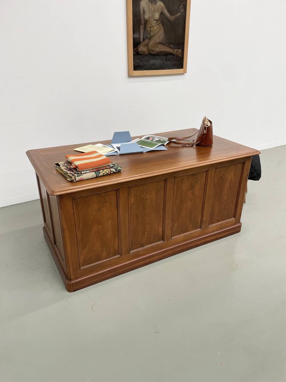 Comptoir ou bureau en noyer années 50